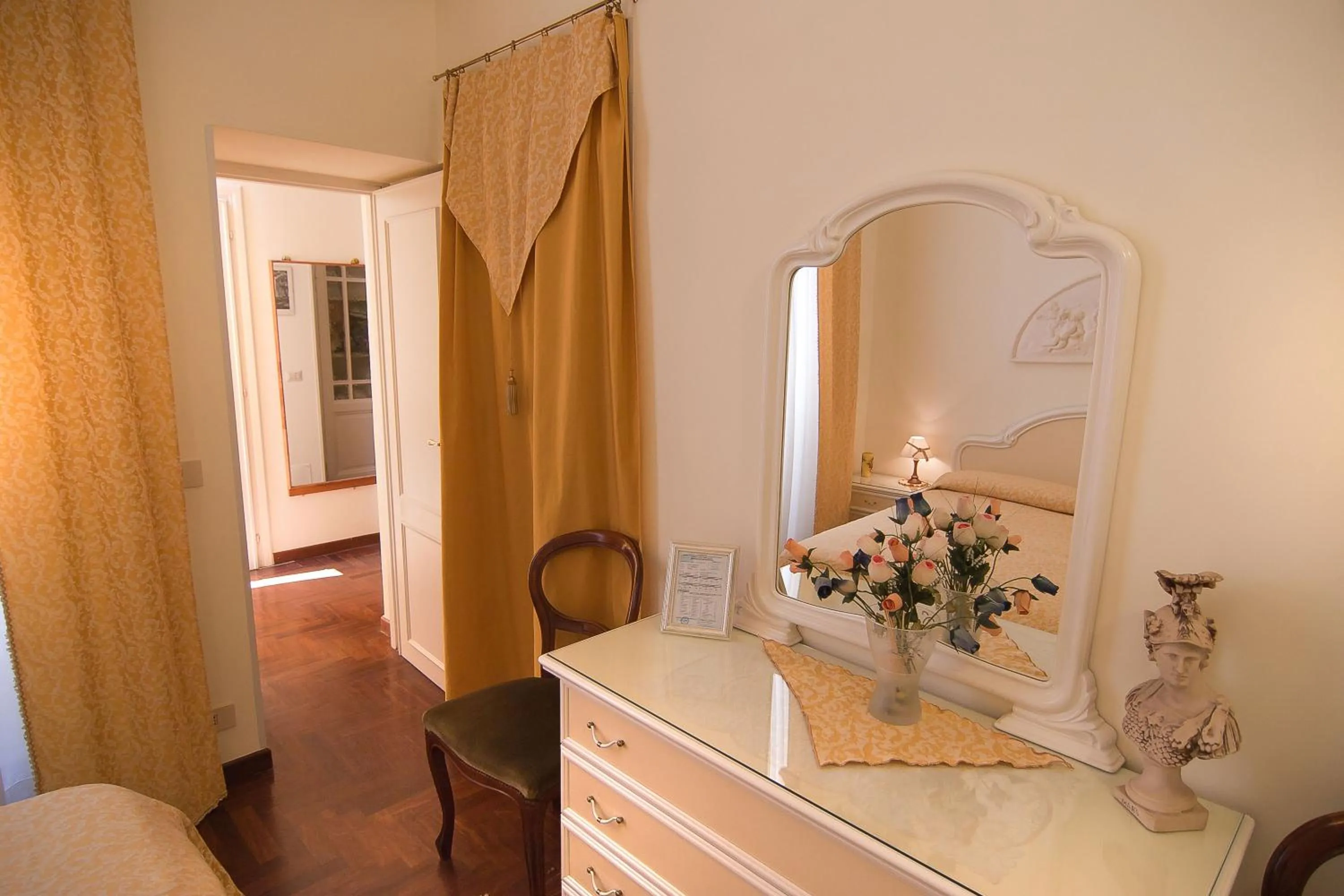 Photo of the whole room in Alla Dolce Vita Roma Centro