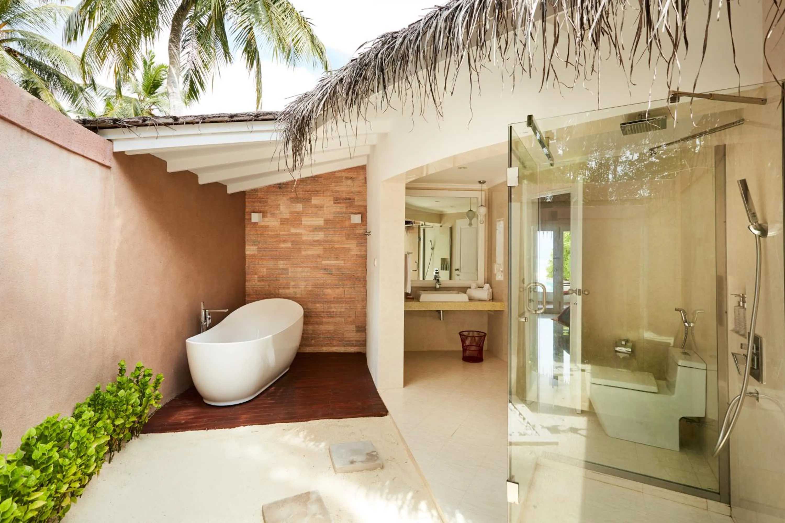 Bathroom in Sun Siyam Vilu Reef with Free Transfer