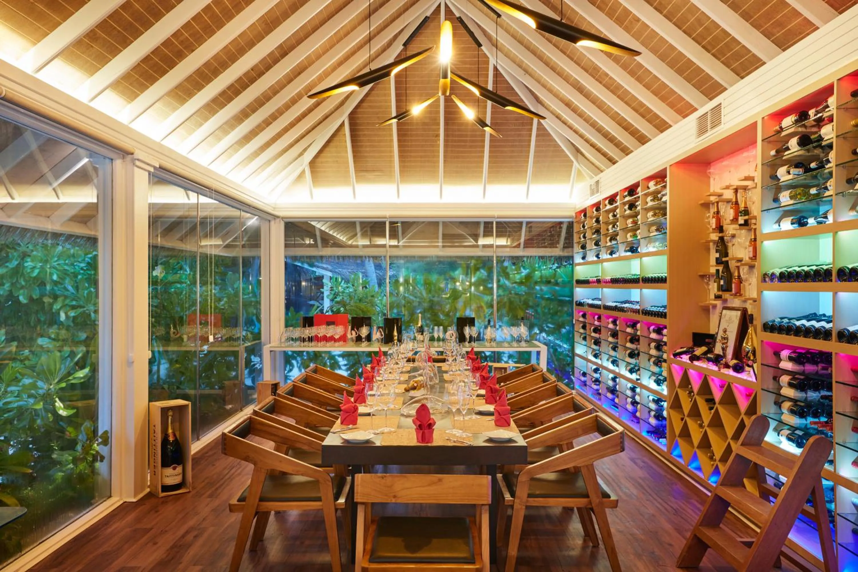 Restaurant/places to eat in Sun Siyam Vilu Reef with Free Transfer