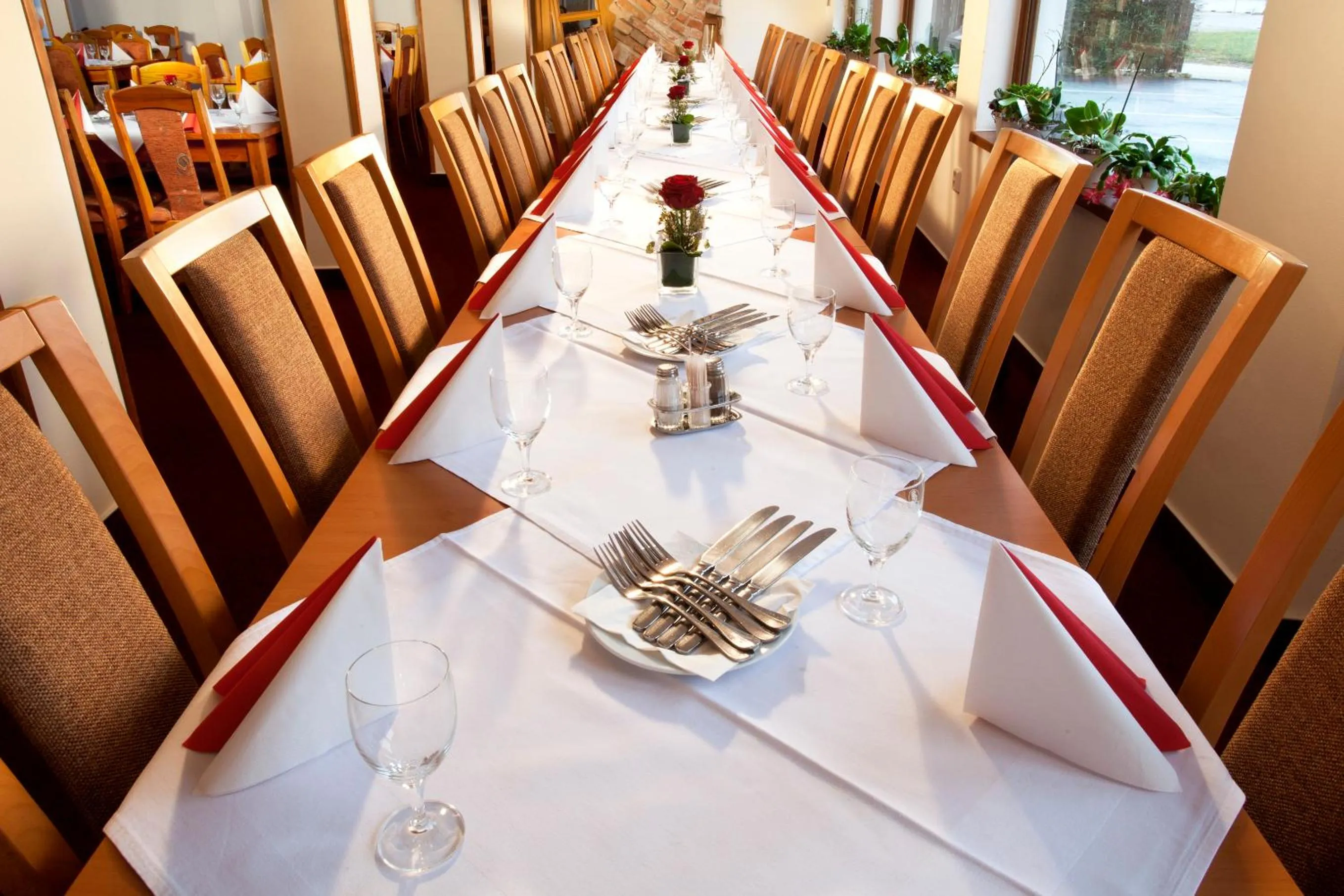 Restaurant/places to eat in Garni hotel Celnice