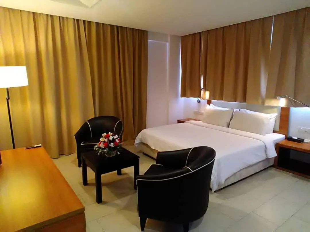 Bed in Gloria Swiss Hotel & Apartment Sandakan