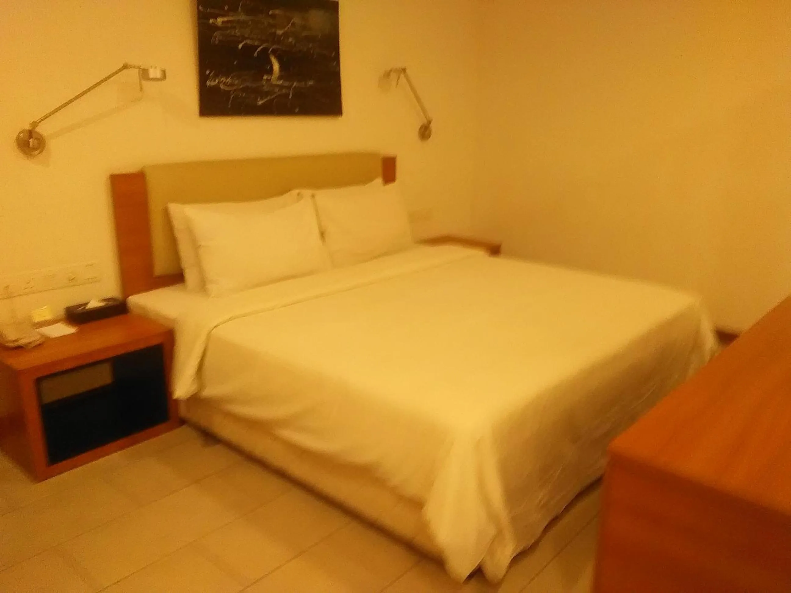 Bed in Gloria Swiss Hotel & Apartment Sandakan
