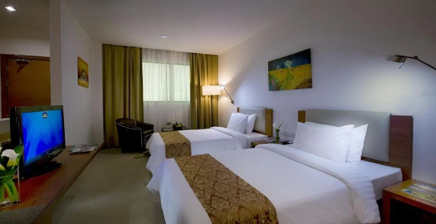 Bed in Gloria Swiss Hotel & Apartment Sandakan