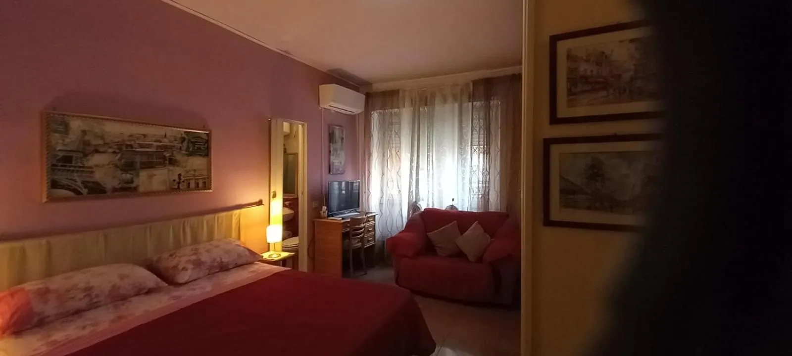 Bed in Cosmopolitan B&B