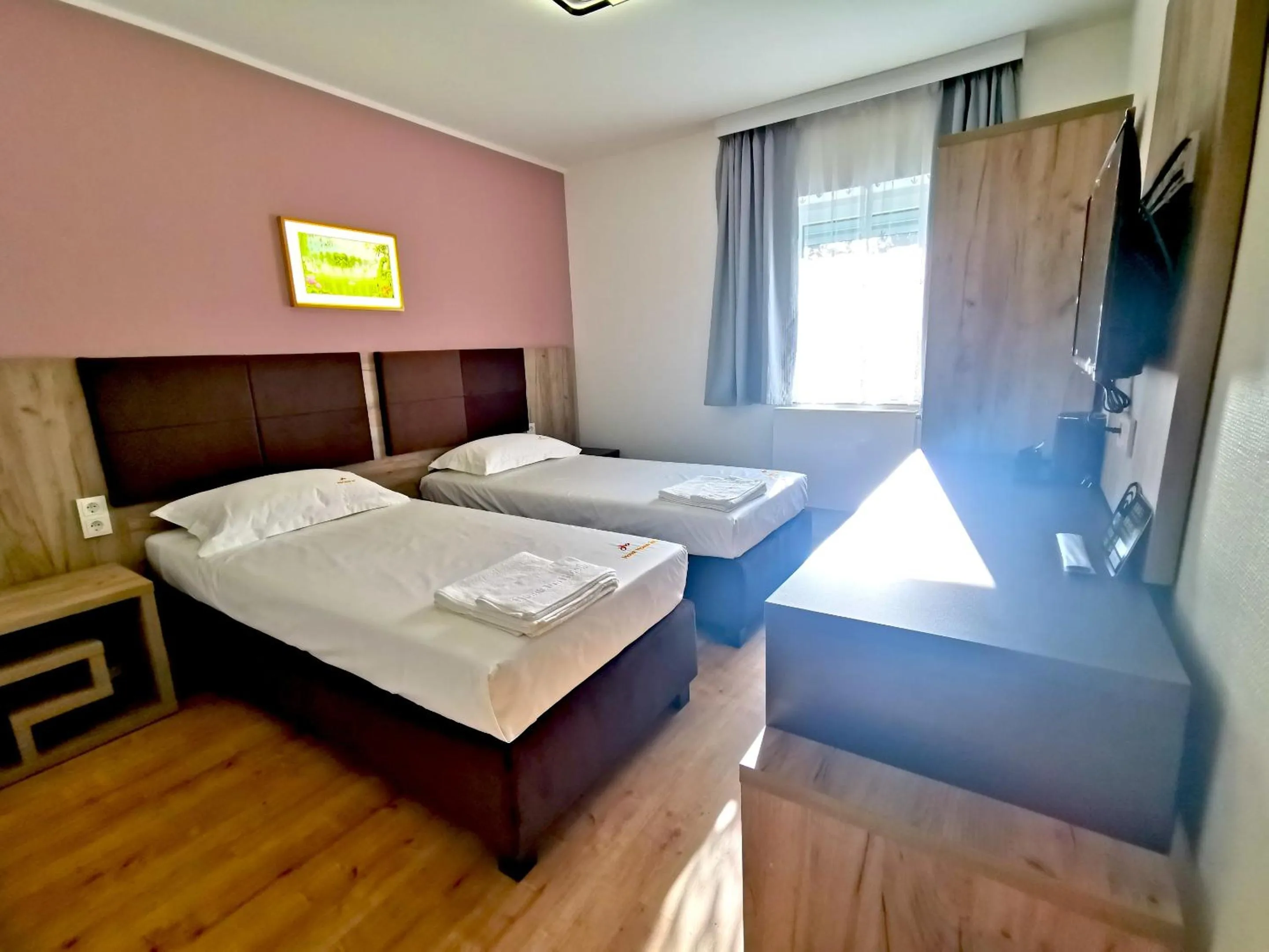 Bedroom, Bed in Home Inn Hotel