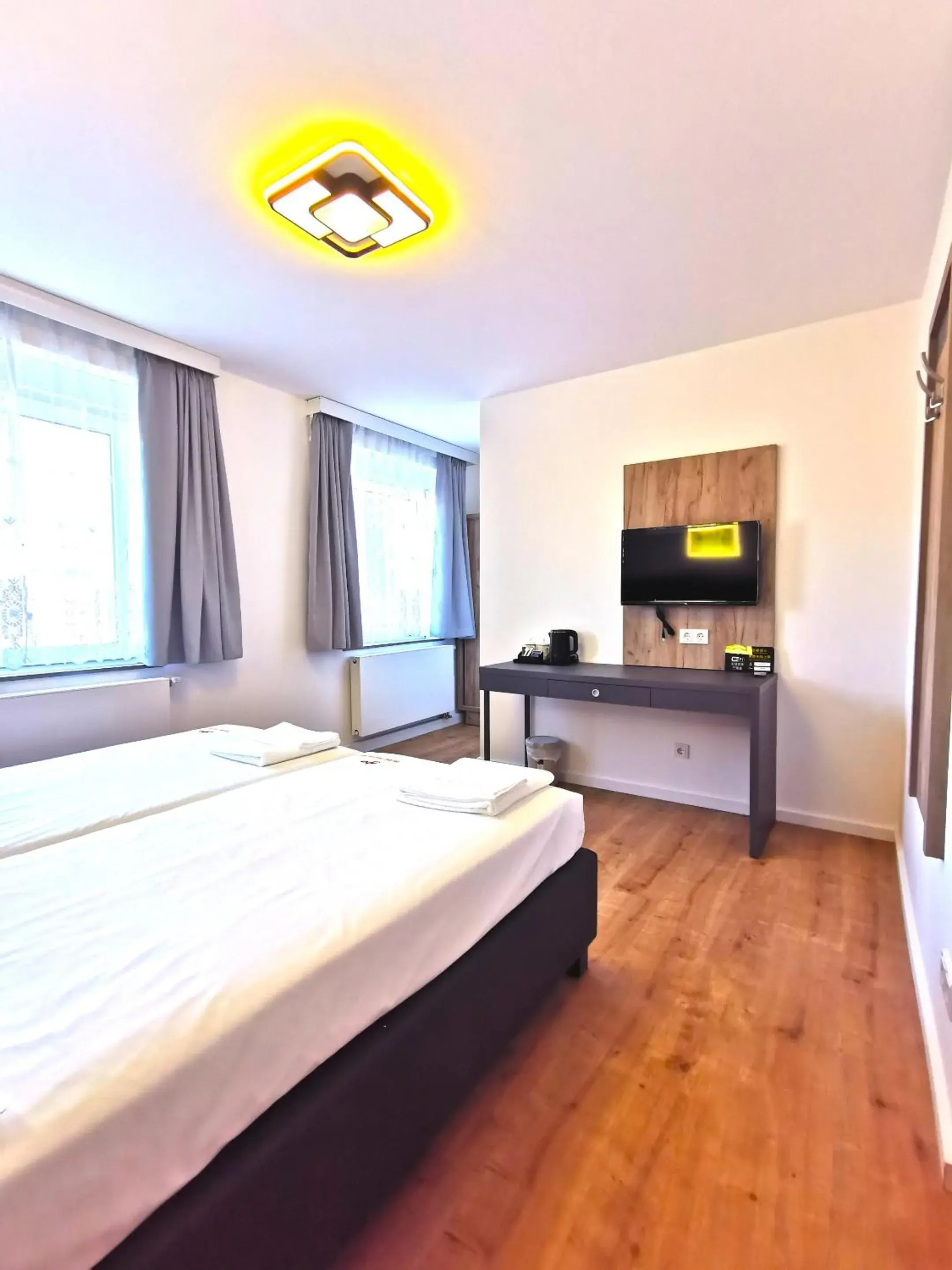 Bedroom, Bed in Home Inn Hotel Bedroom, Bed in Home Inn Hotel