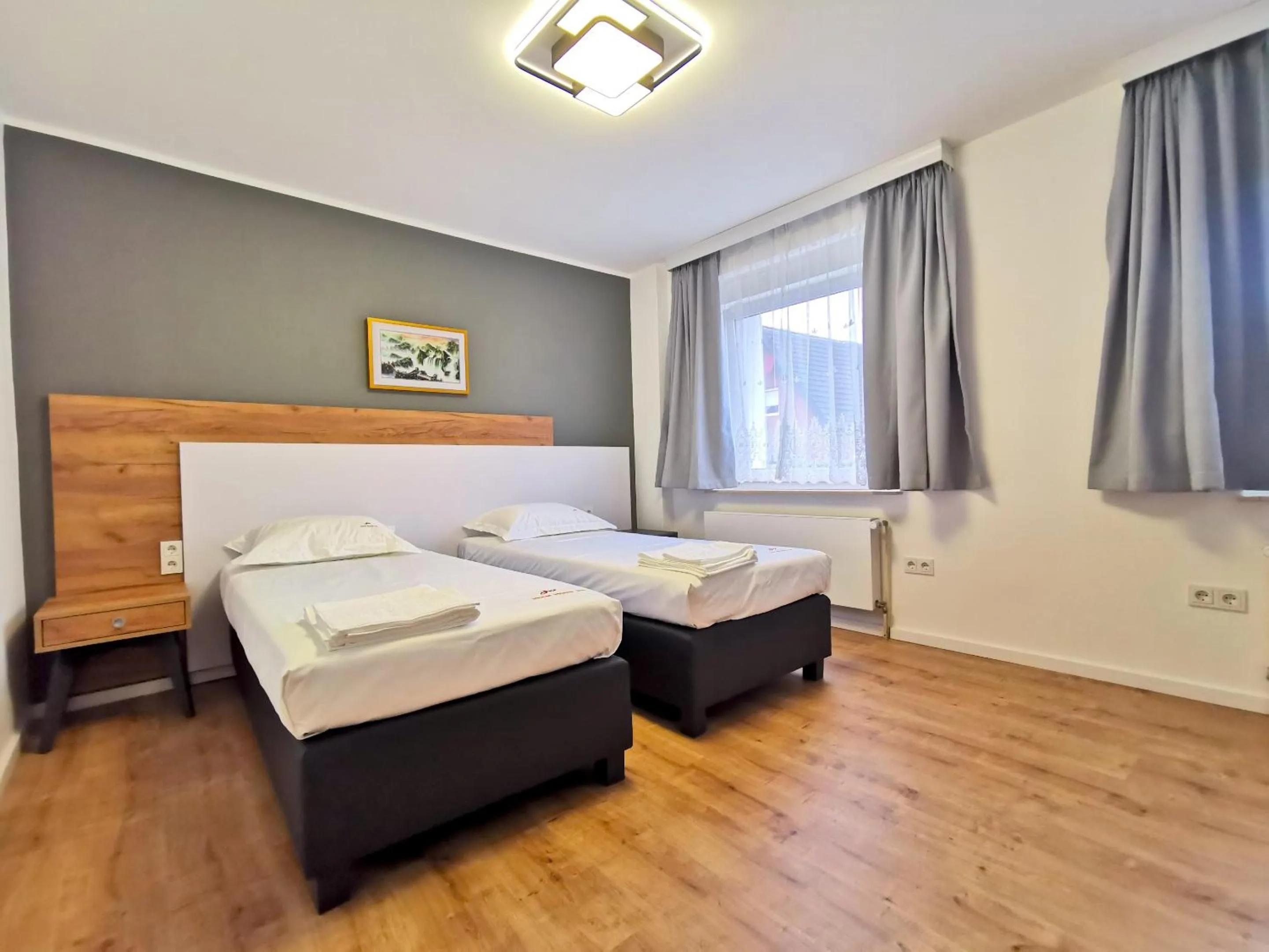 Bedroom, Bed in Home Inn Hotel