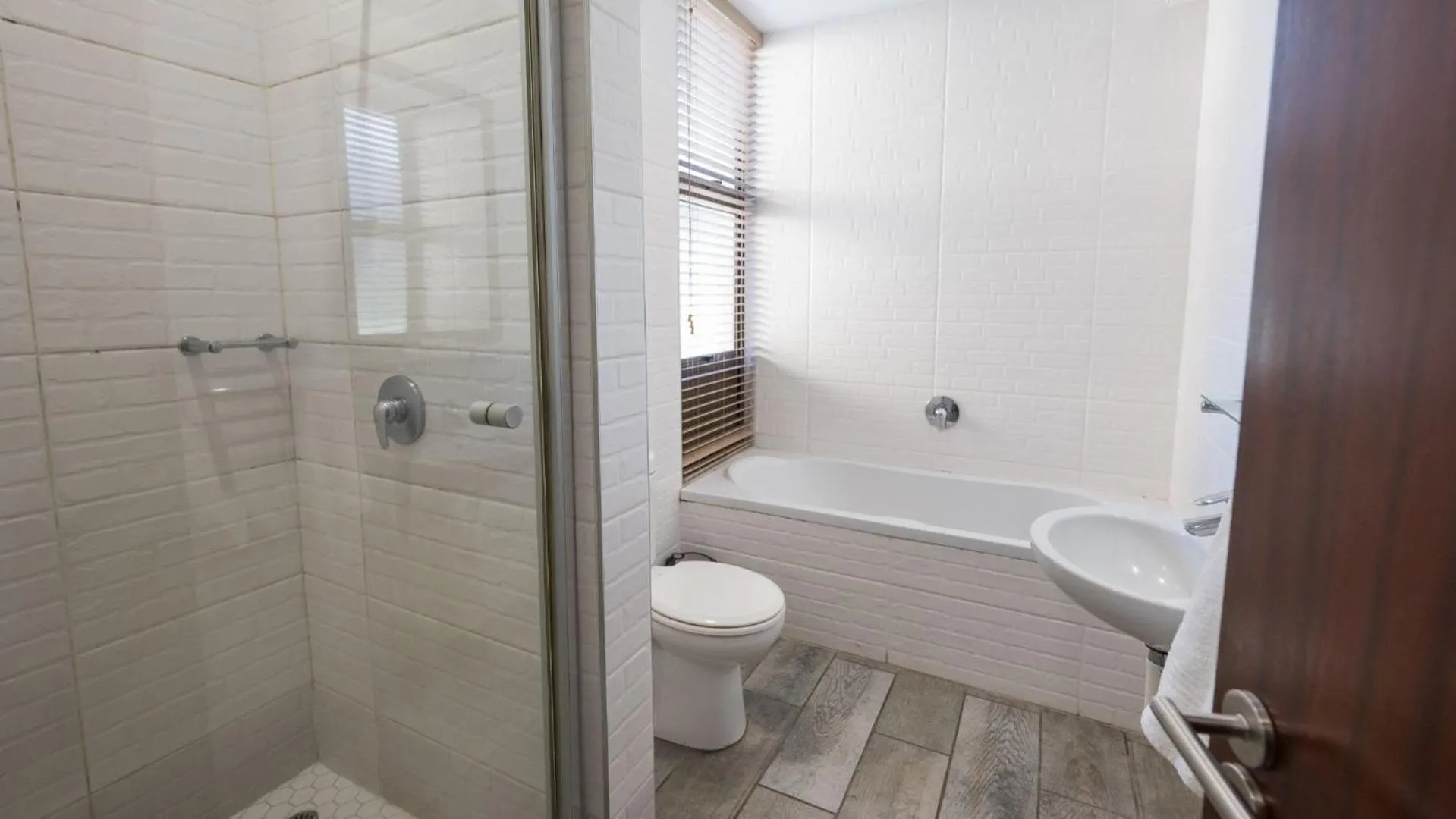 Shower in ANEW Hotel Ocean Reef Zinkwazi