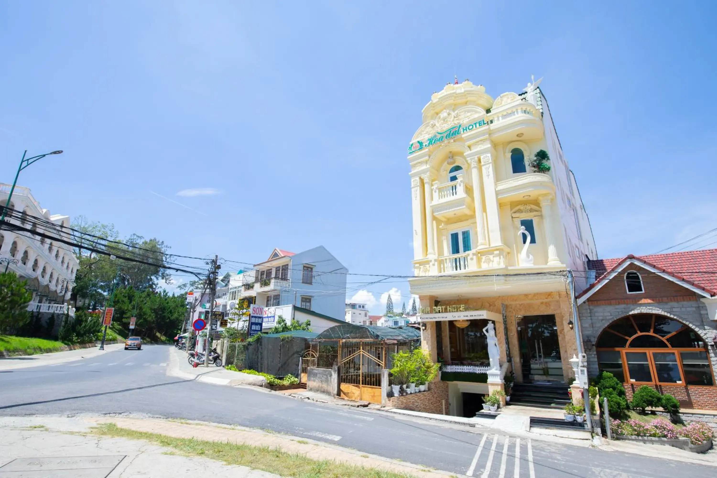 Property building in Hoa Dat Da Lat Hotel Property building in Hoa Dat Da Lat Hotel