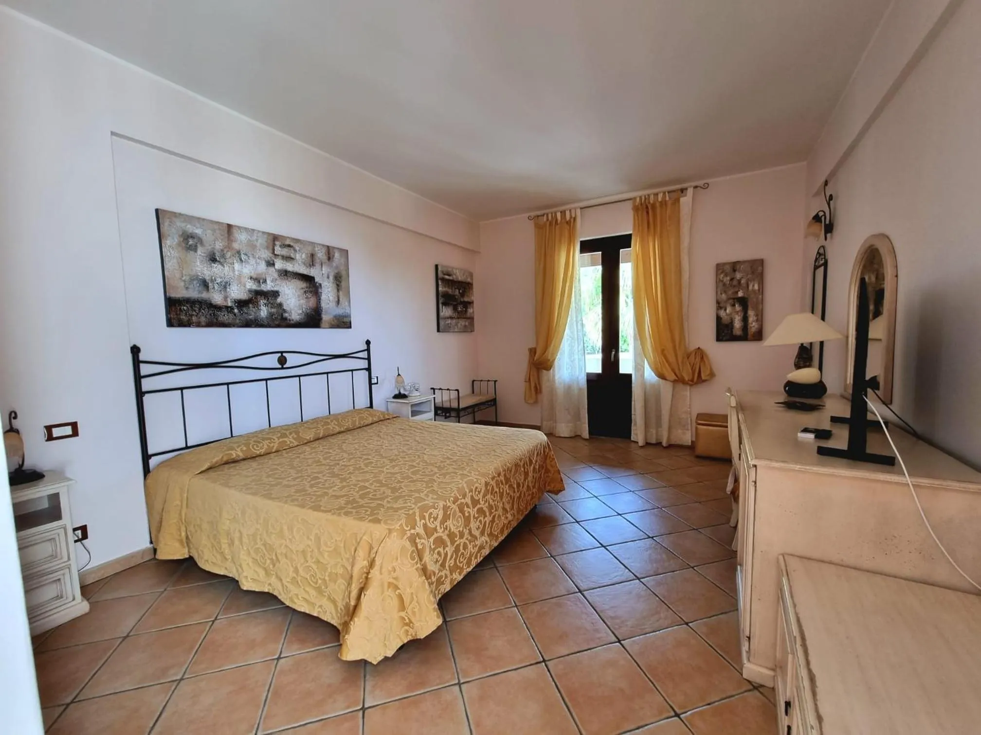 Bed in Hotel Borgo Eolie