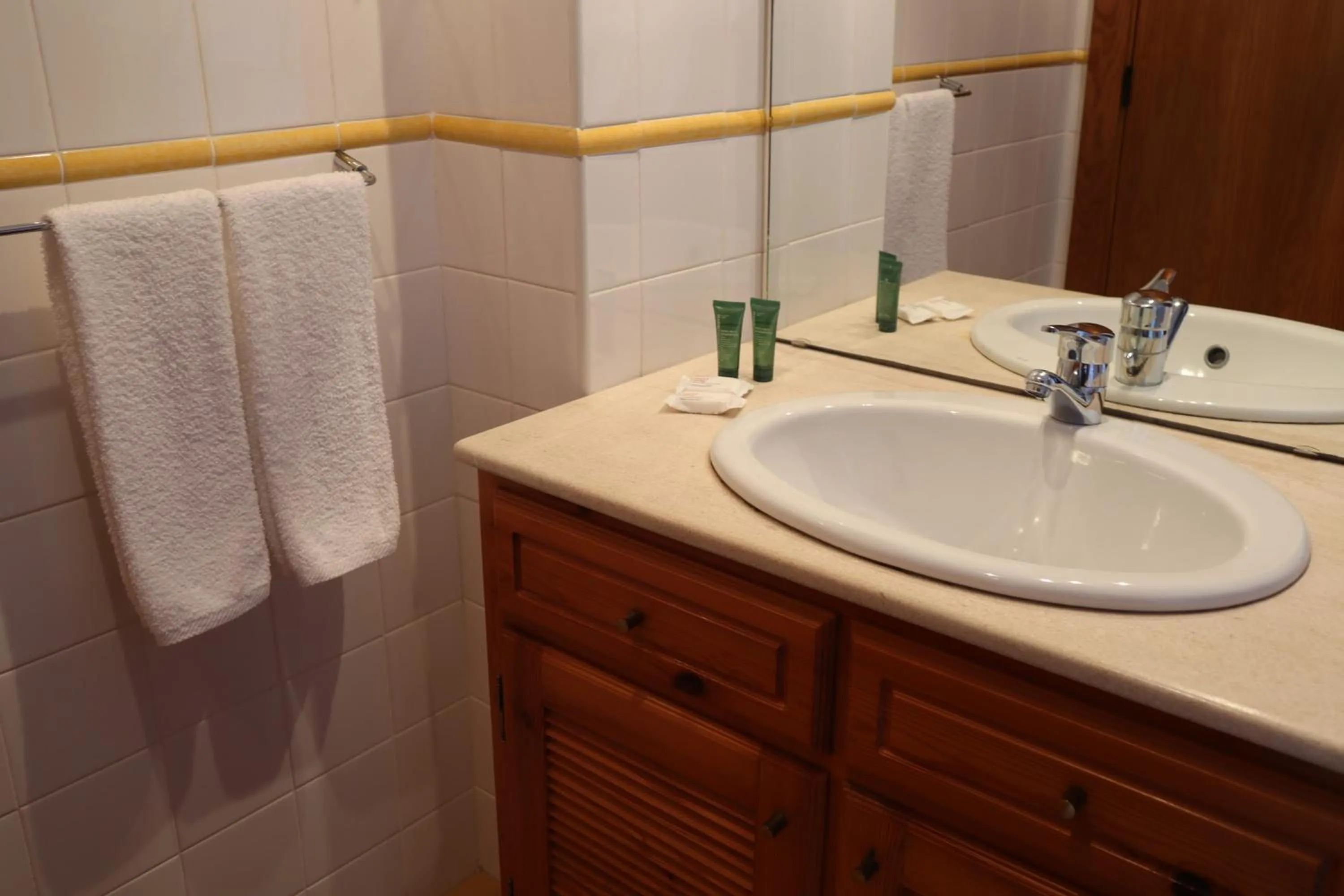 Bathroom in Alojamento Santa Clara