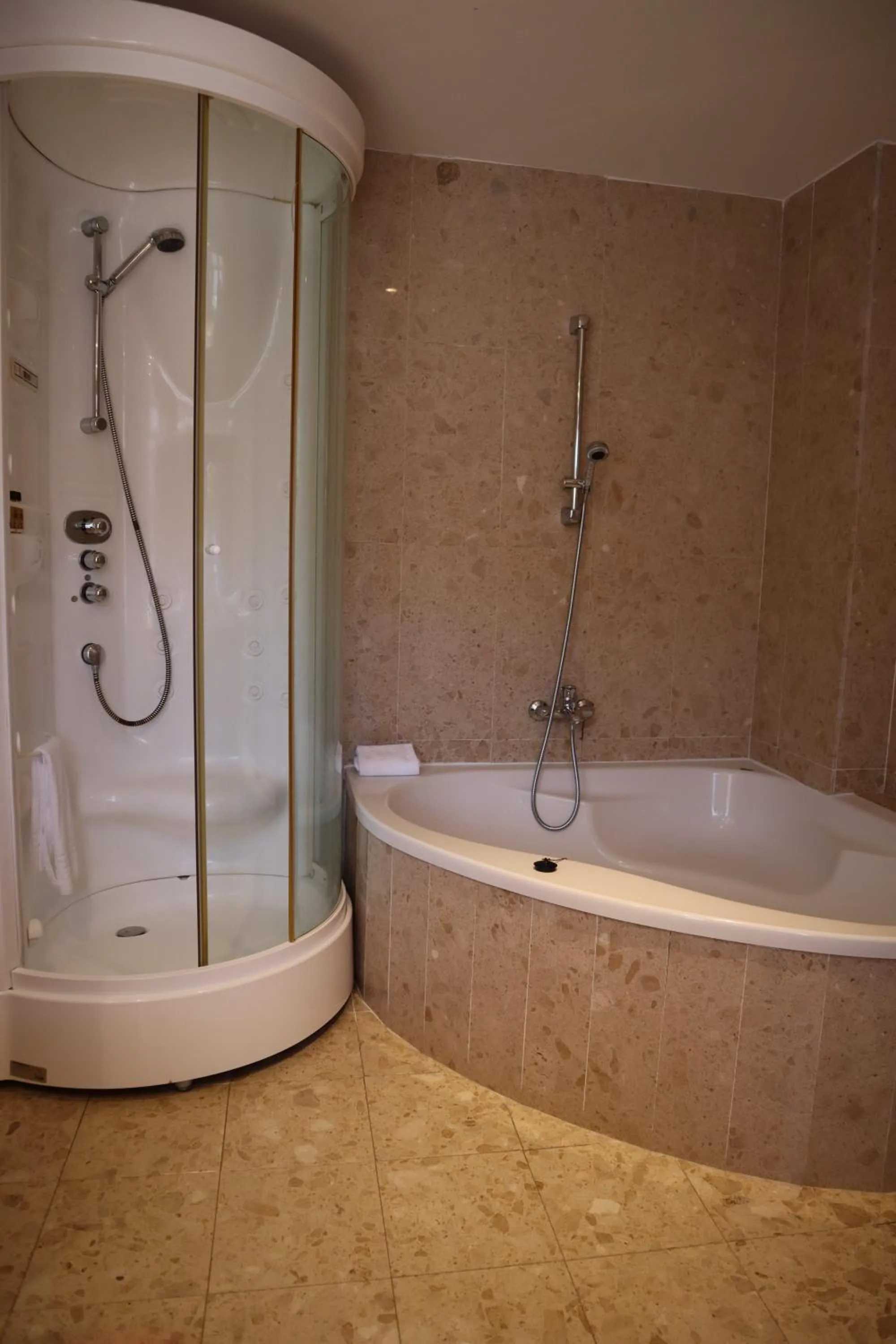 Bathroom in Alojamento Santa Clara