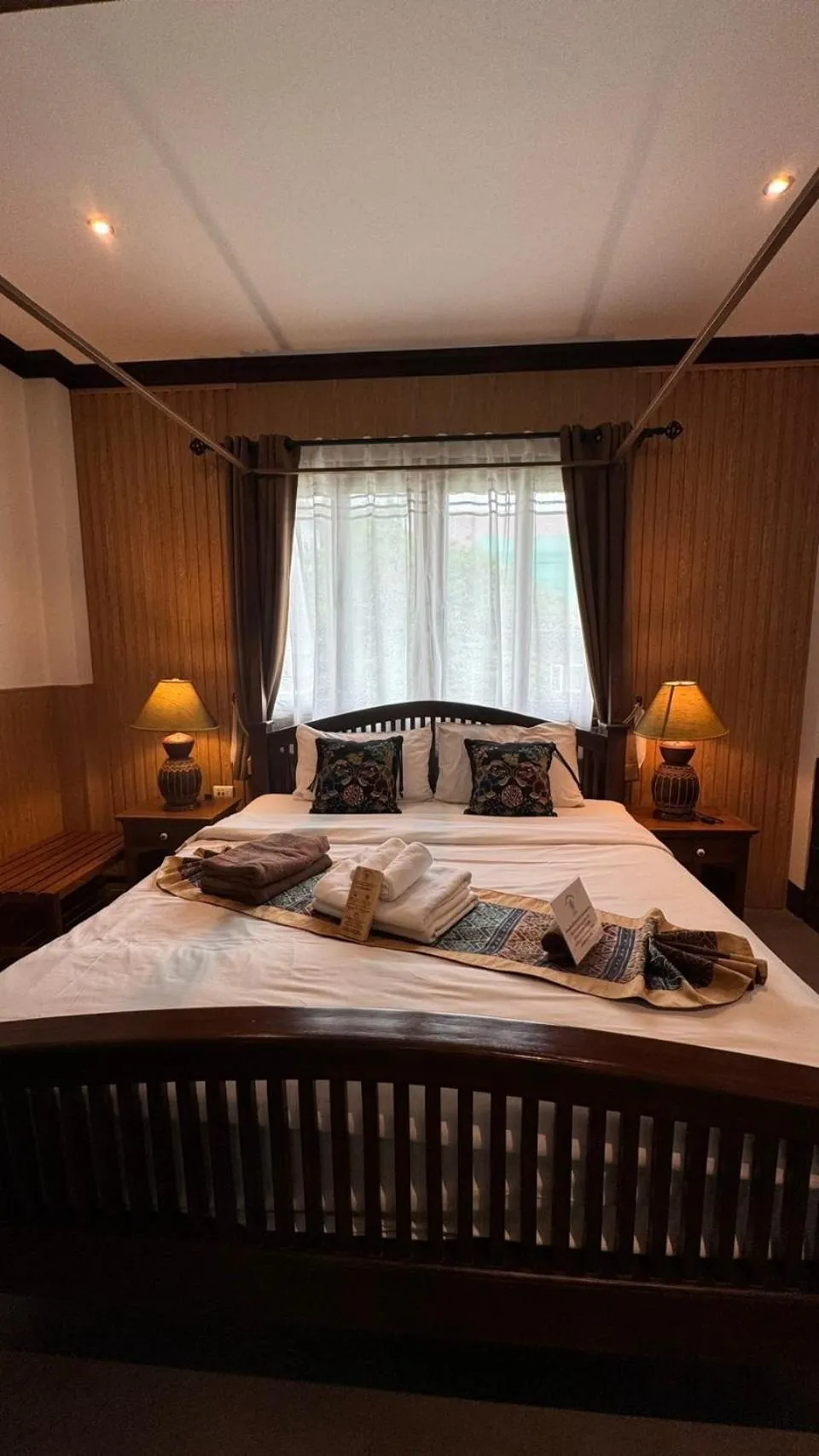 Photo of the whole room, Bed in The Twenty Lodge