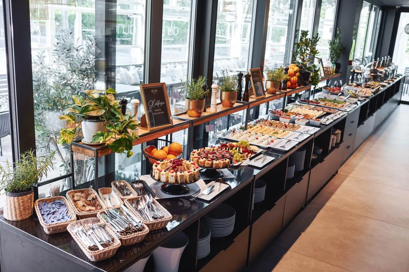 Restaurant/places to eat in Dune Beach Resort