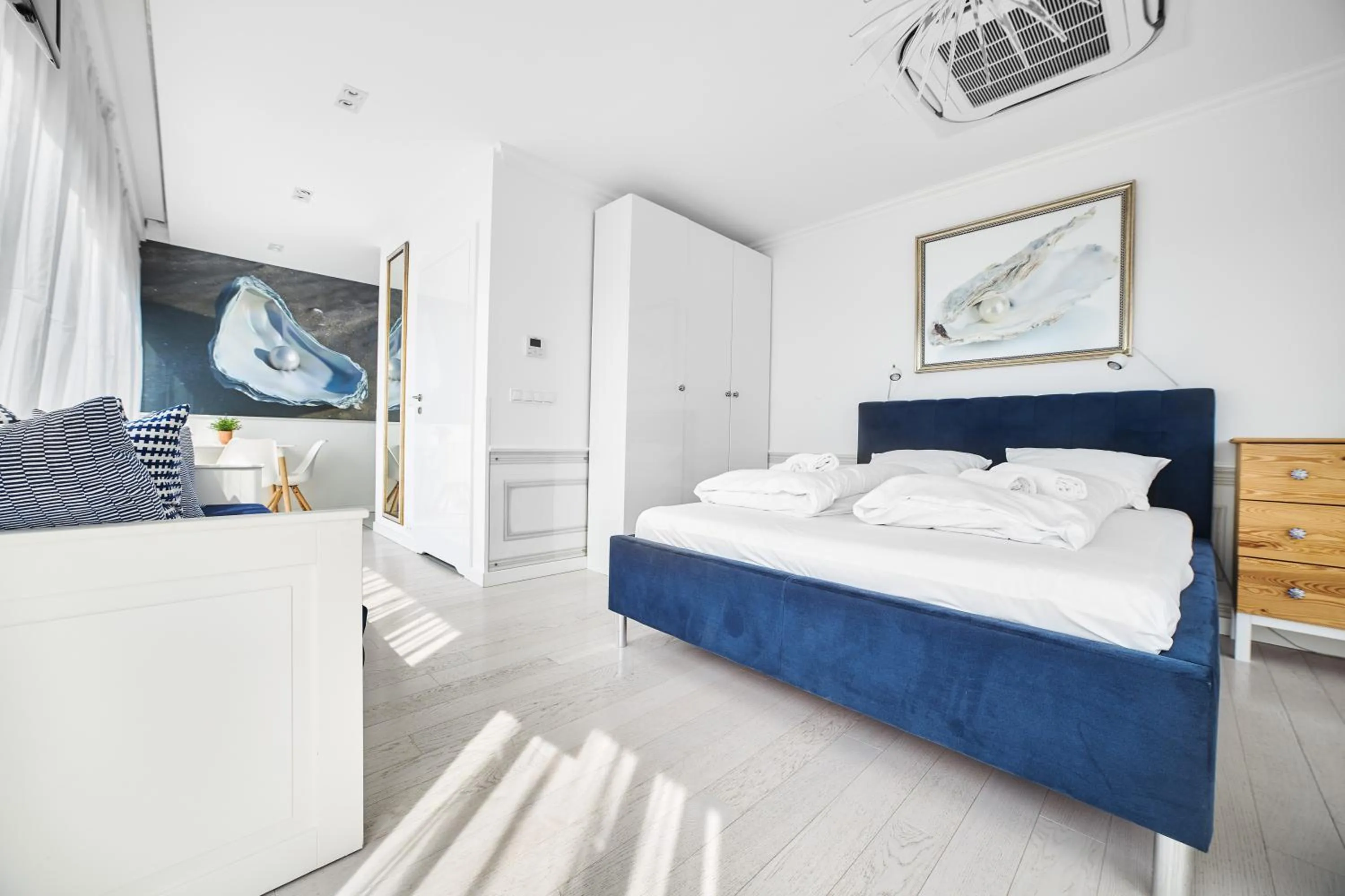 Photo of the whole room, Bed in Dune Beach Resort