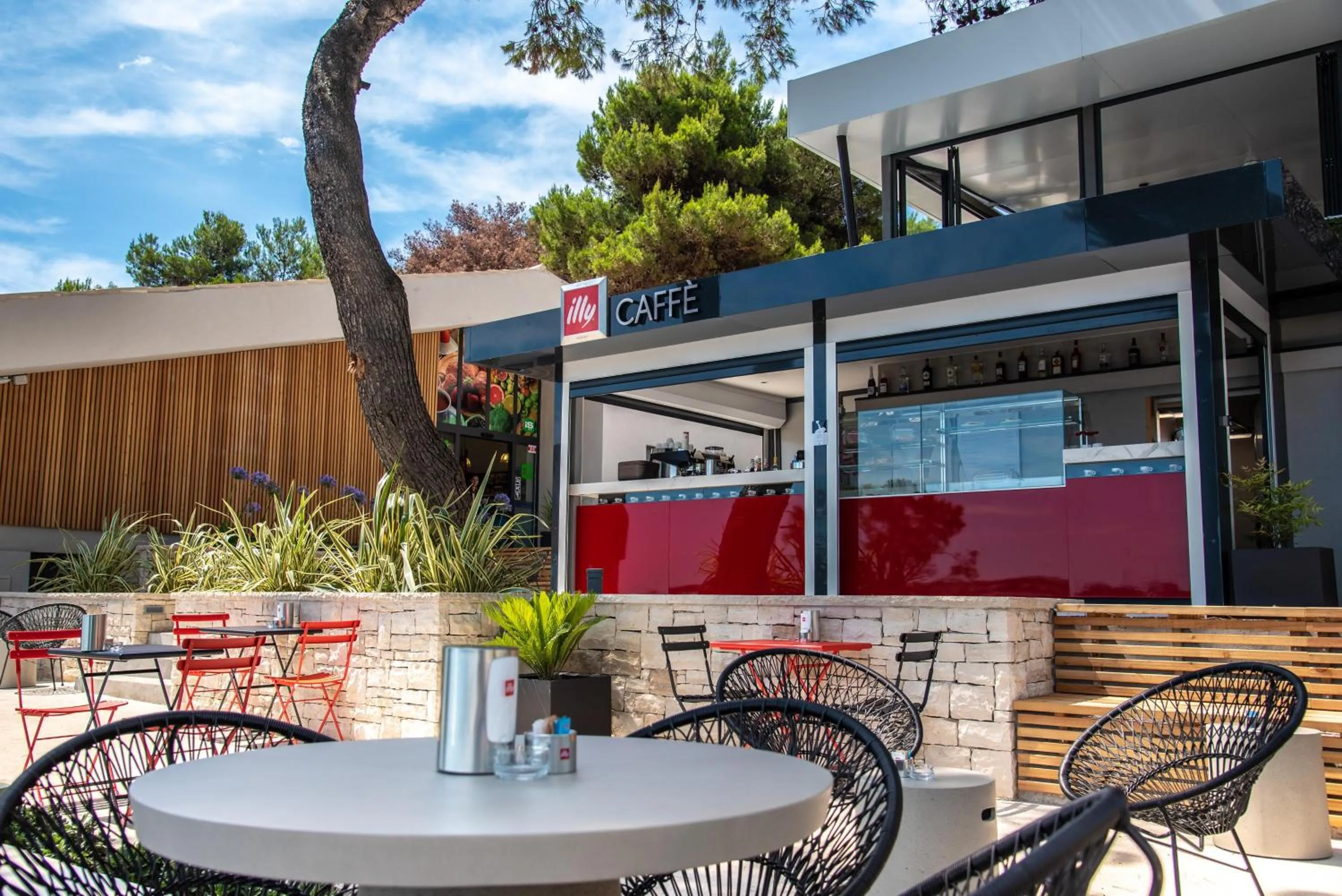 Lounge or bar in Arena One 99 Glamping