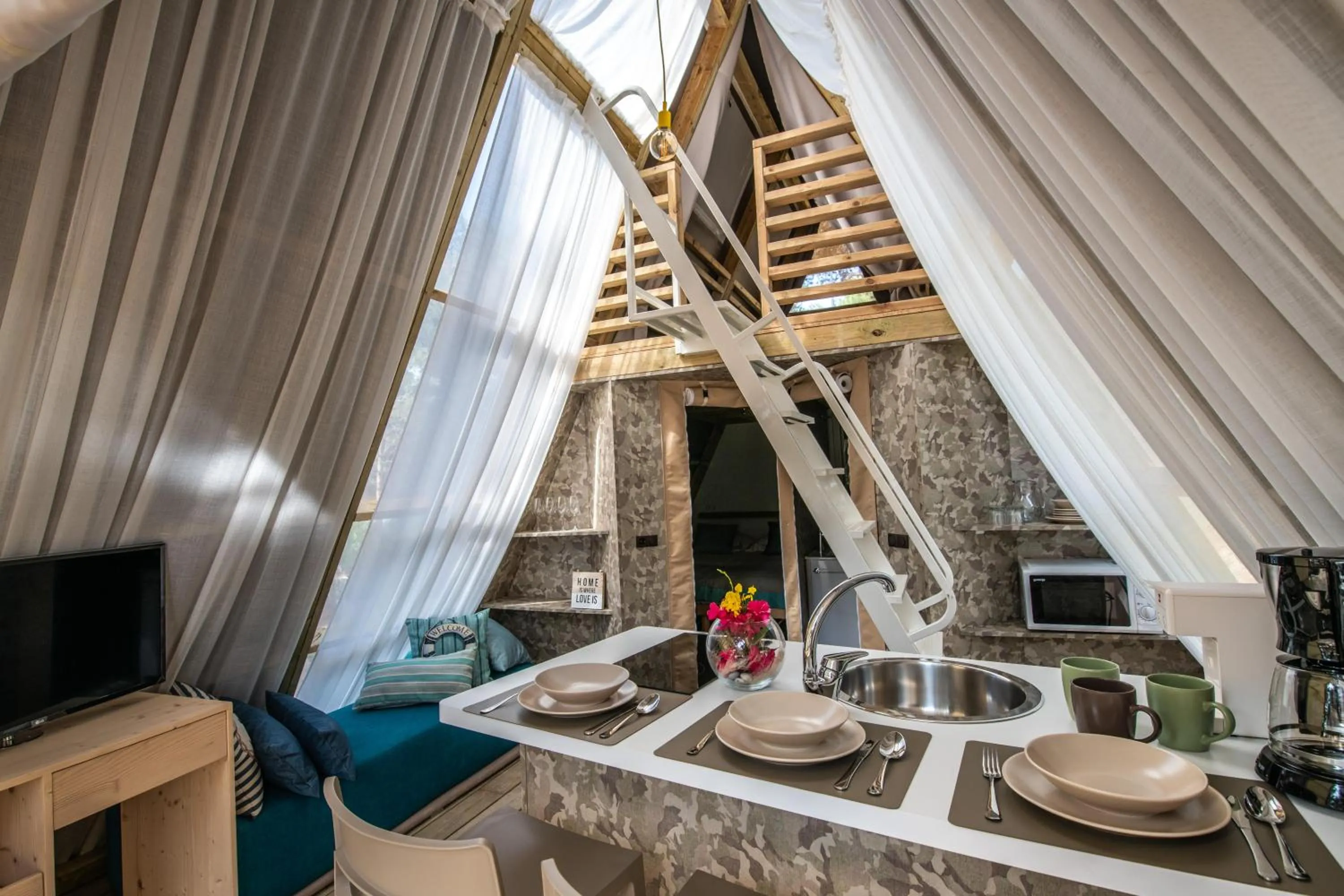 Photo of the whole room in Arena One 99 Glamping