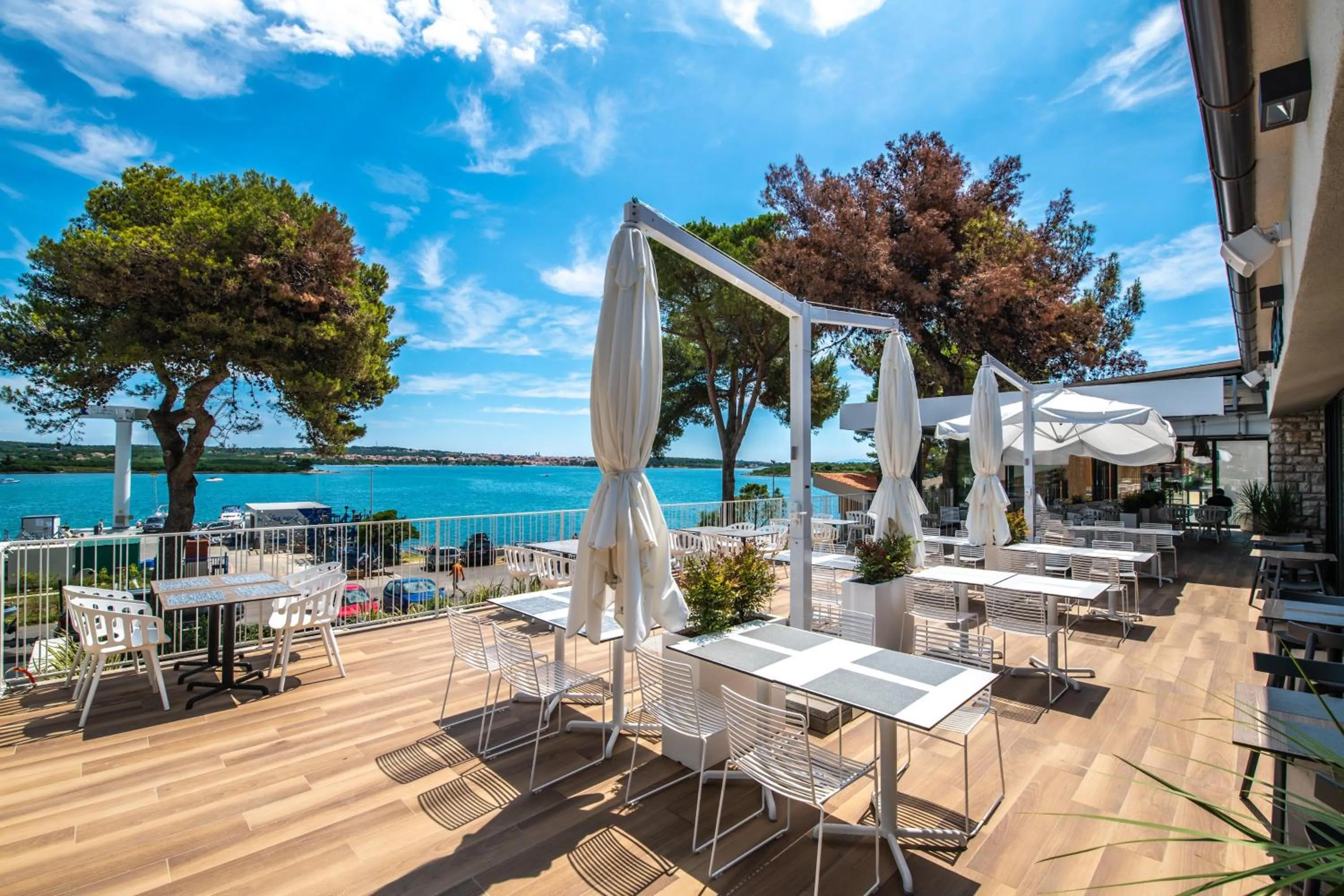 Restaurant/places to eat in Arena One 99 Glamping