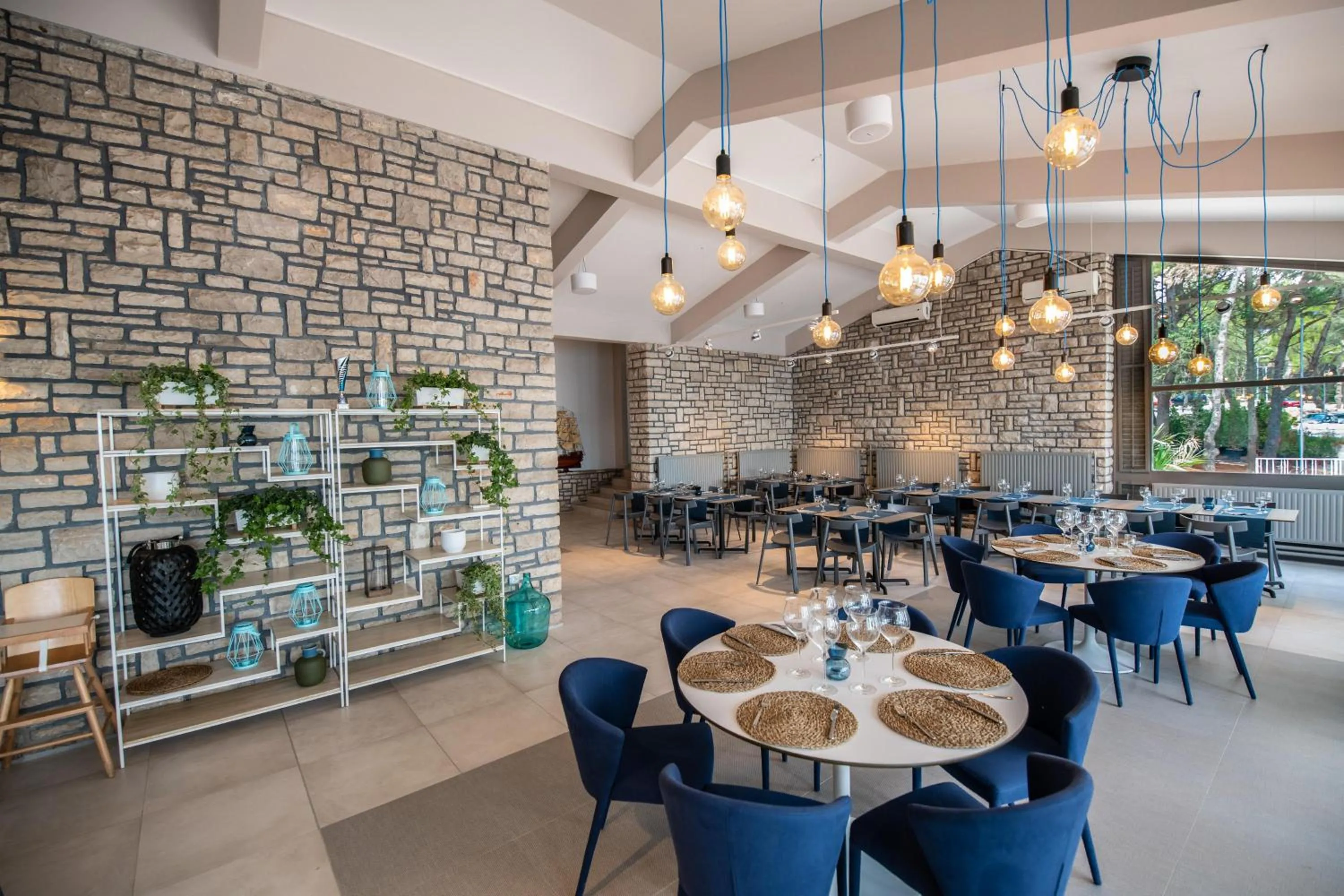 Restaurant/places to eat in Arena One 99 Glamping