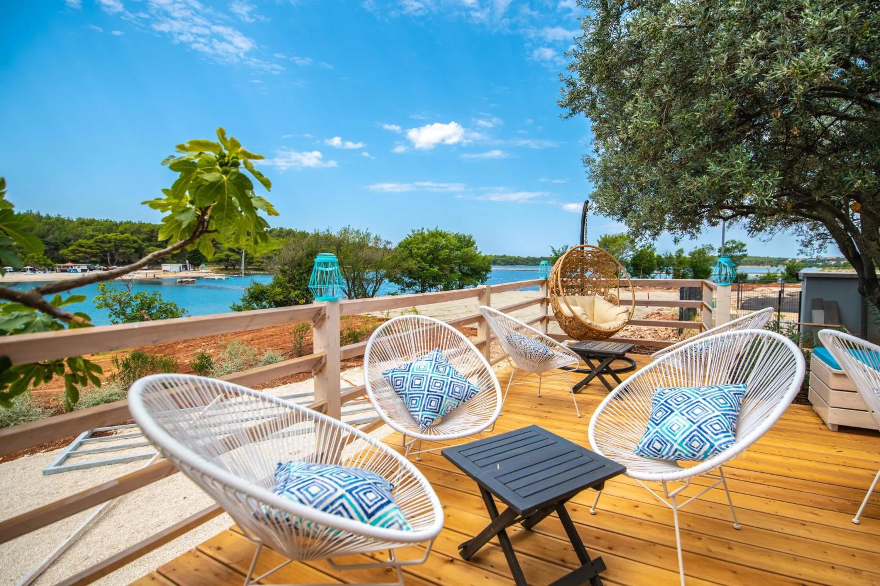 Restaurant/places to eat in Arena One 99 Glamping