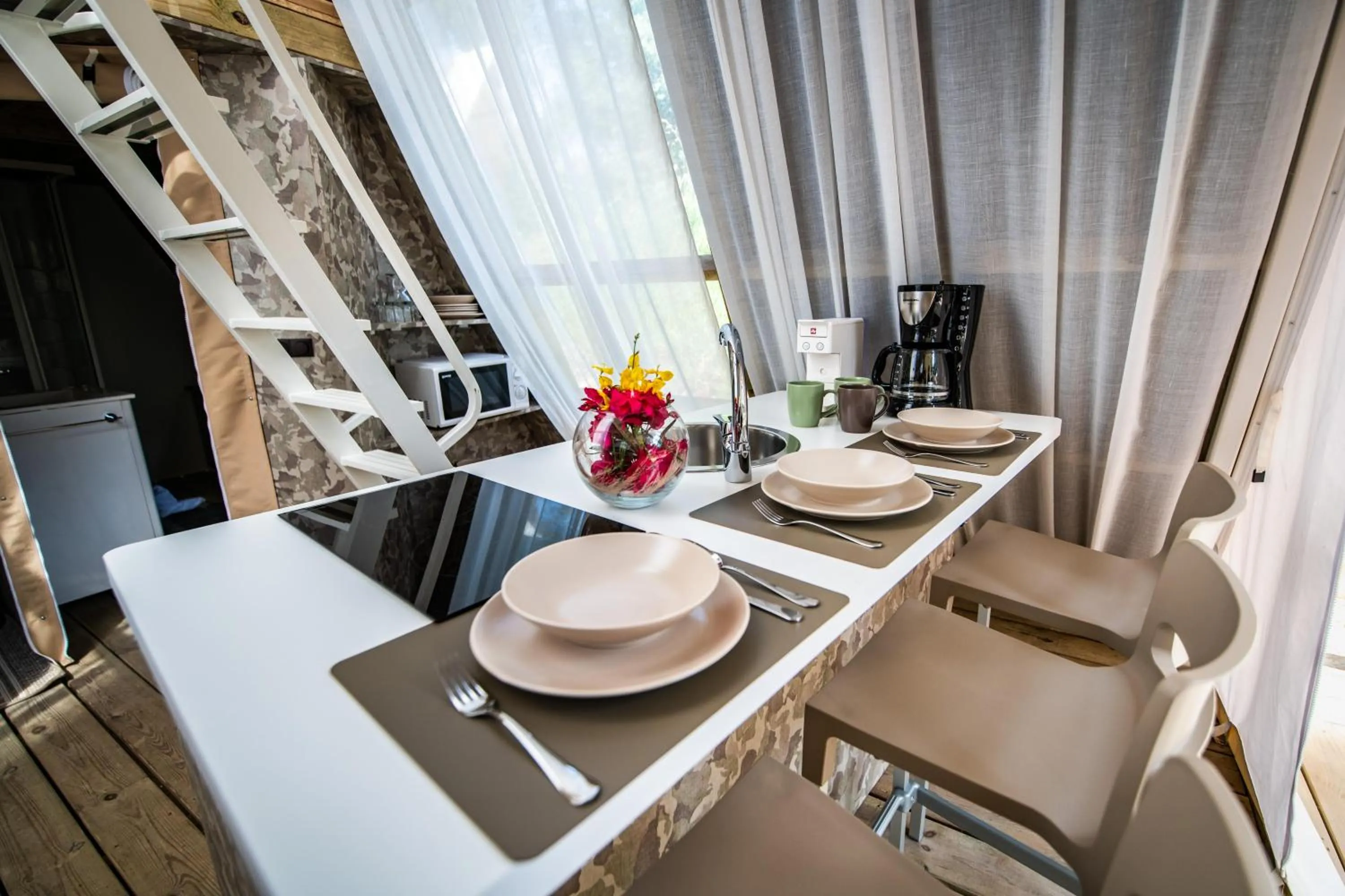 Coffee/tea facilities in Arena One 99 Glamping