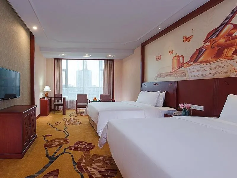 Bed in Vienna International Hotel Guangzhou Jiaokou Subway Station