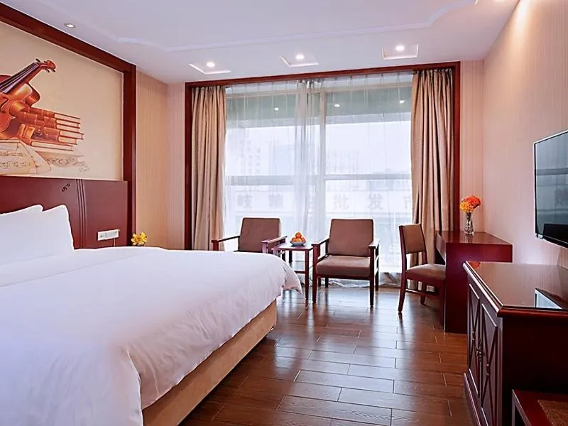 Bed in Vienna International Hotel Guangzhou Jiaokou Subway Station