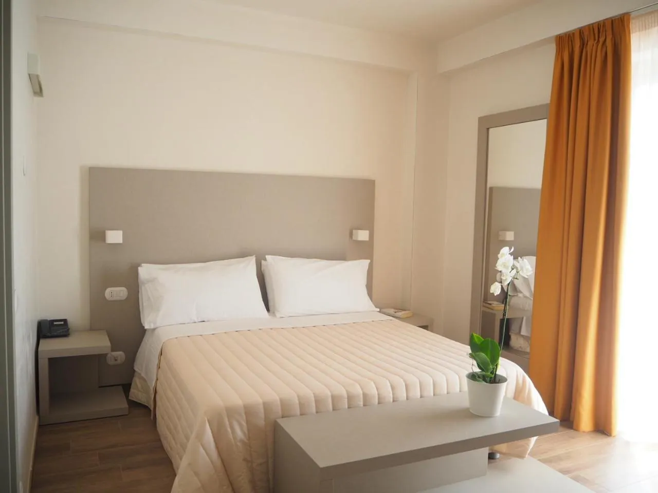 Bedroom, Bed in Oasiclub Hotel