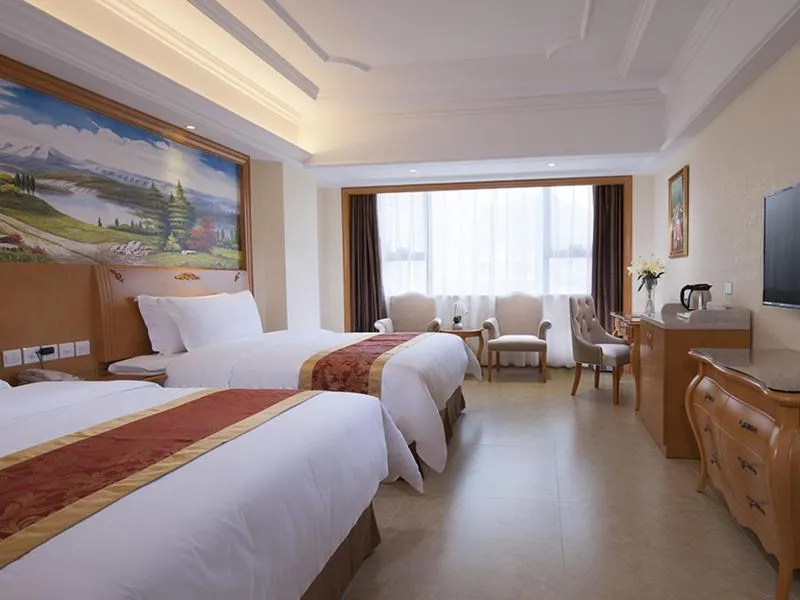 Bed in Vienna International Hotel Guangdong Yangjiang Zapo Travel Avenue