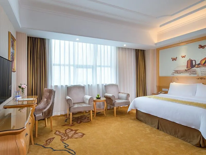 Vienna Hotel Guangdong Gaozhou City East Passenger Depot