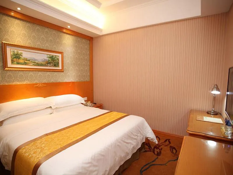 Bed in Vienna Hotel Jiangsu Kunshan Exhibition Center