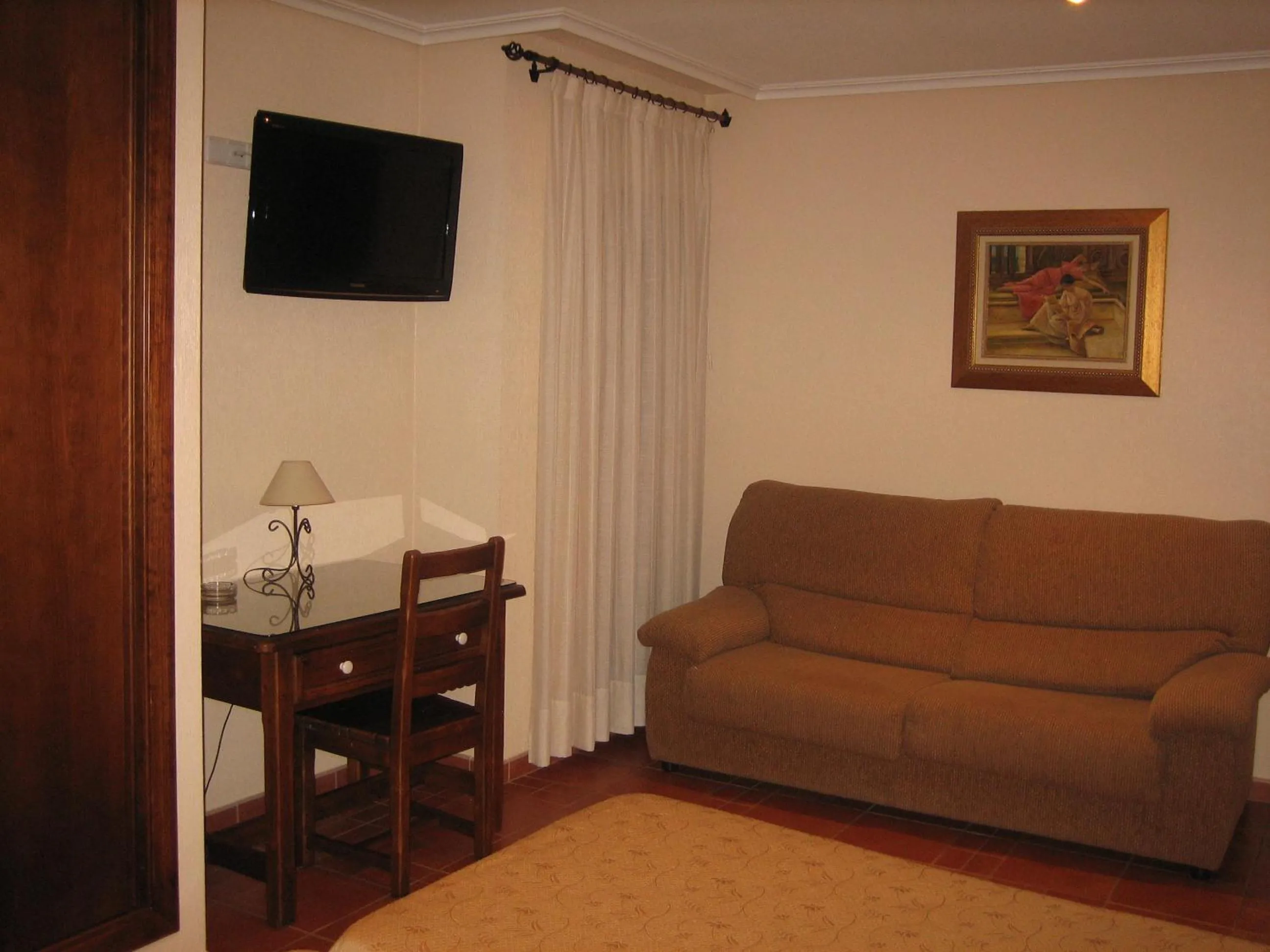 Photo of the whole room in Hotel Doña Isabel