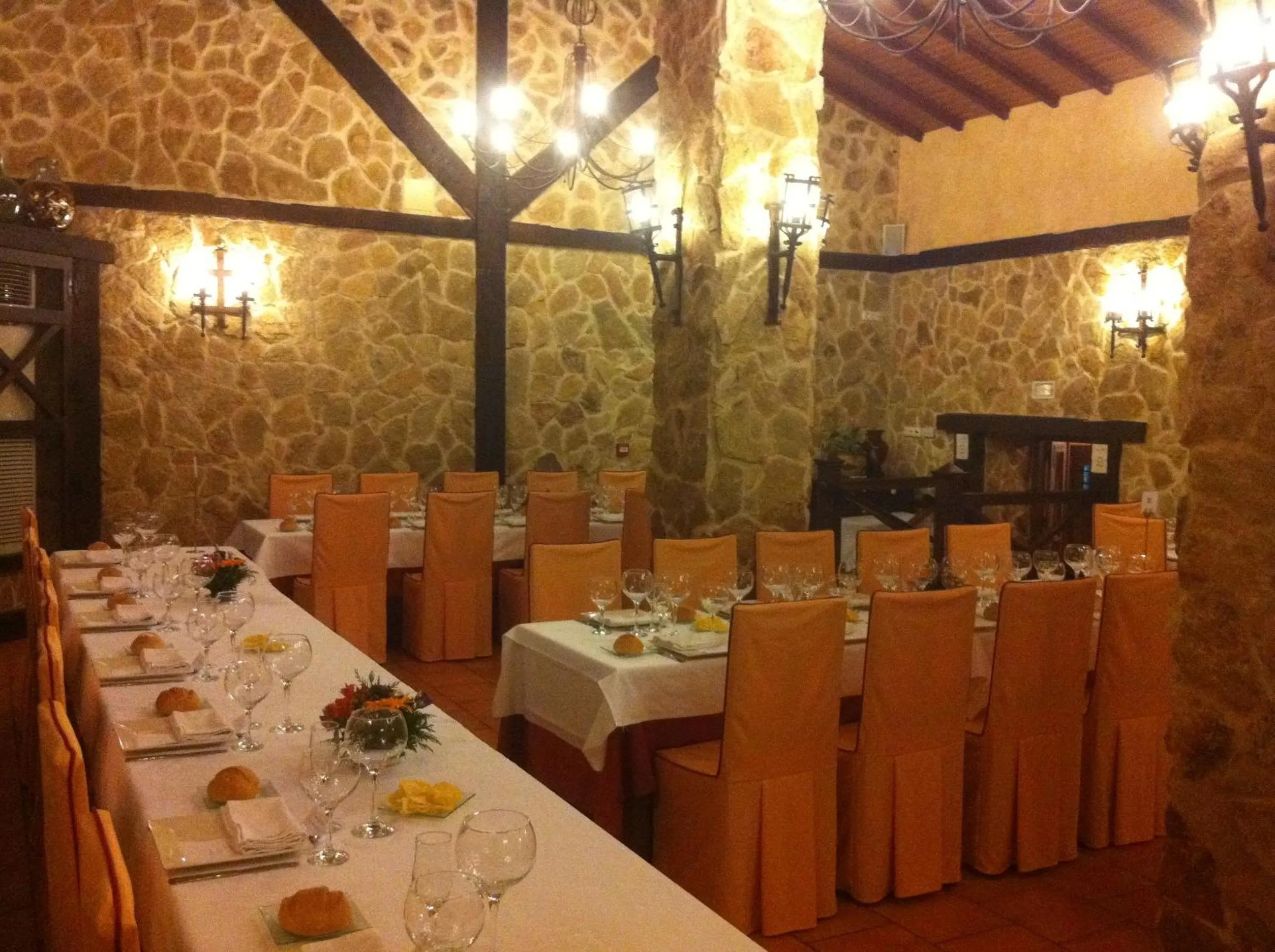 Restaurant/places to eat in Hotel Doña Isabel