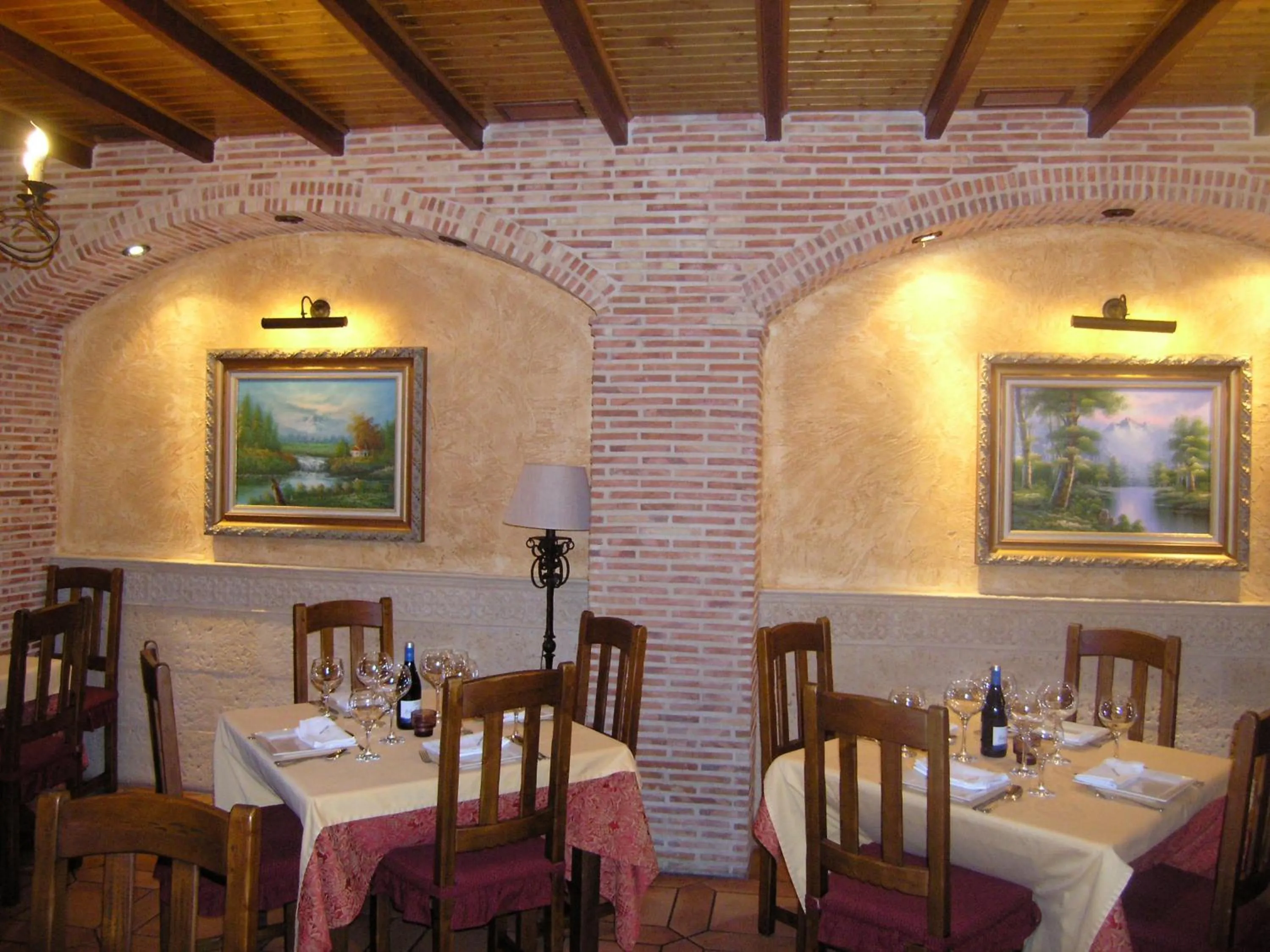 Restaurant/places to eat in Hotel Doña Isabel