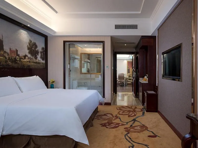 Bed in Vienna Hotel Guangdong Donguan Daling Mountain Sports Park