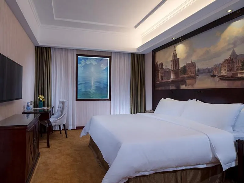 Bed in Vienna Hotel Guangdong Donguan Daling Mountain Sports Park