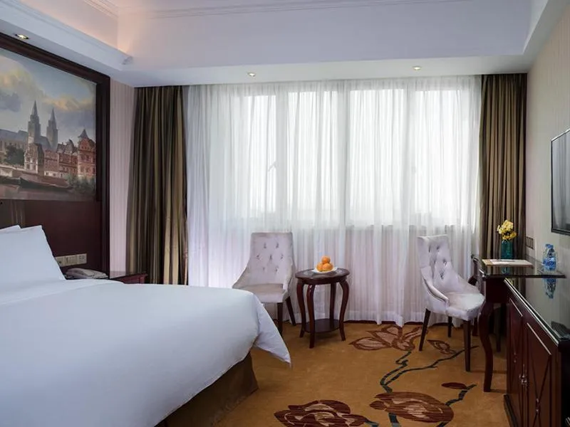 Bed in Vienna Hotel Guangdong Donguan Daling Mountain Sports Park