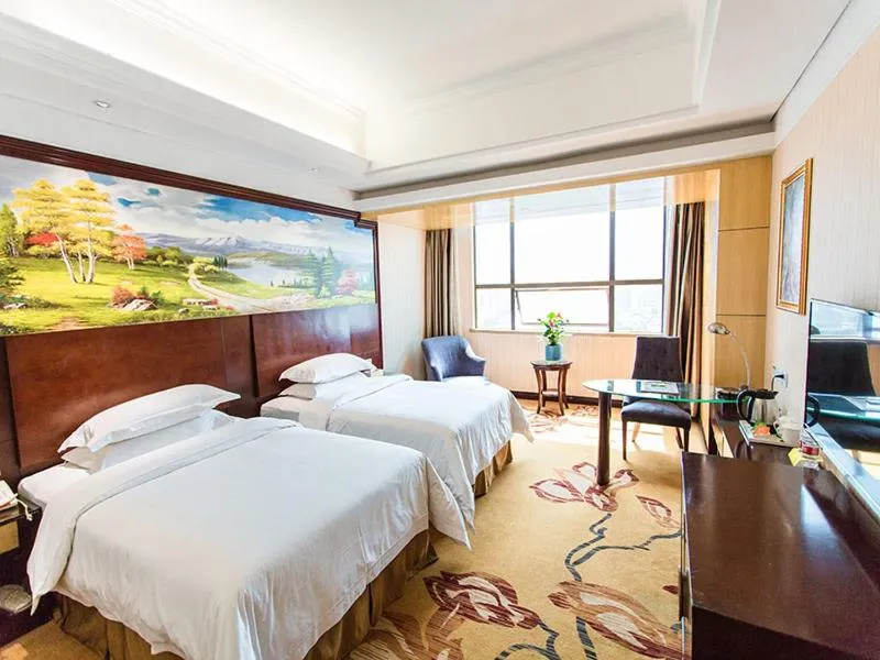 Bed in Vienna International Hotel Zhangjiajie Tianmen Mountain