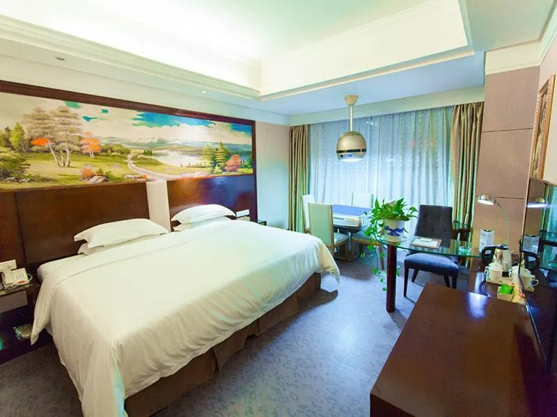 Bed in Vienna International Hotel Zhangjiajie Tianmen Mountain