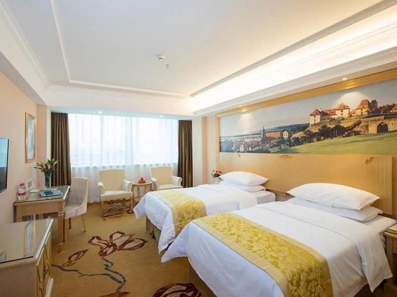 Bed in Vienna Hotel Huizhou Dahuxi