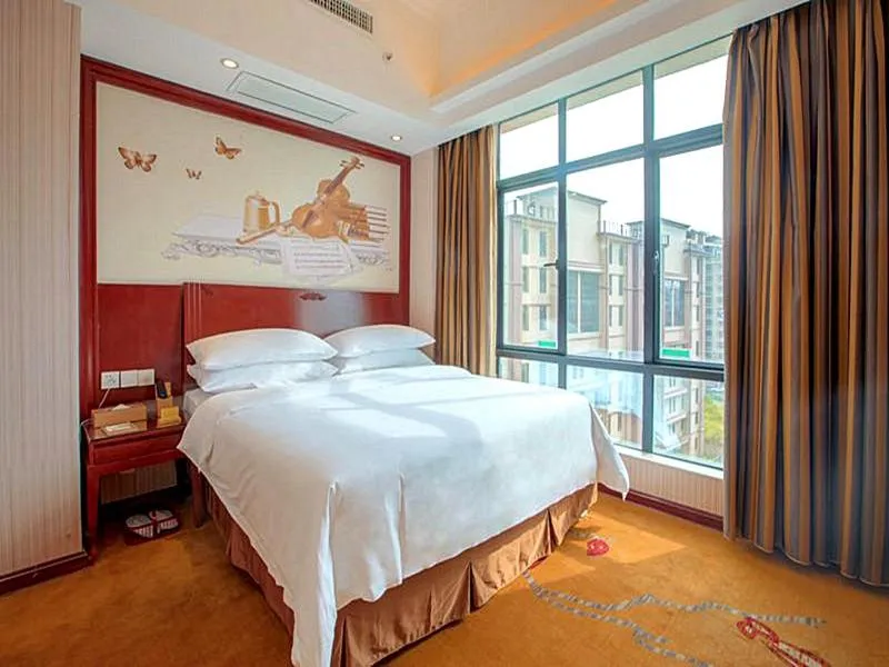 Bed in Vienna International Hotel Jieyang Jieyanglou