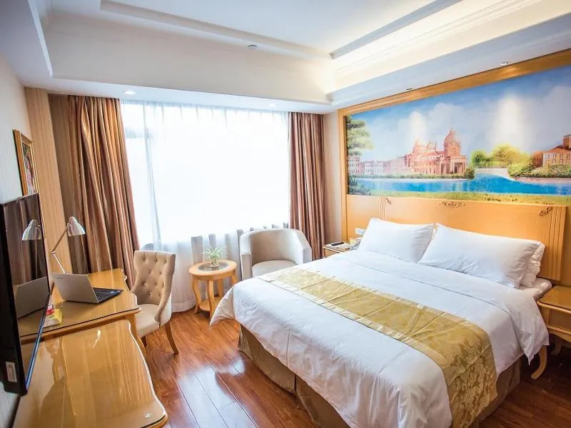 Vienna Hotel Pingxiang Lvyin Square