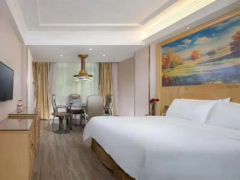 Bed in Vienna Hotel Huizhou Railway Station