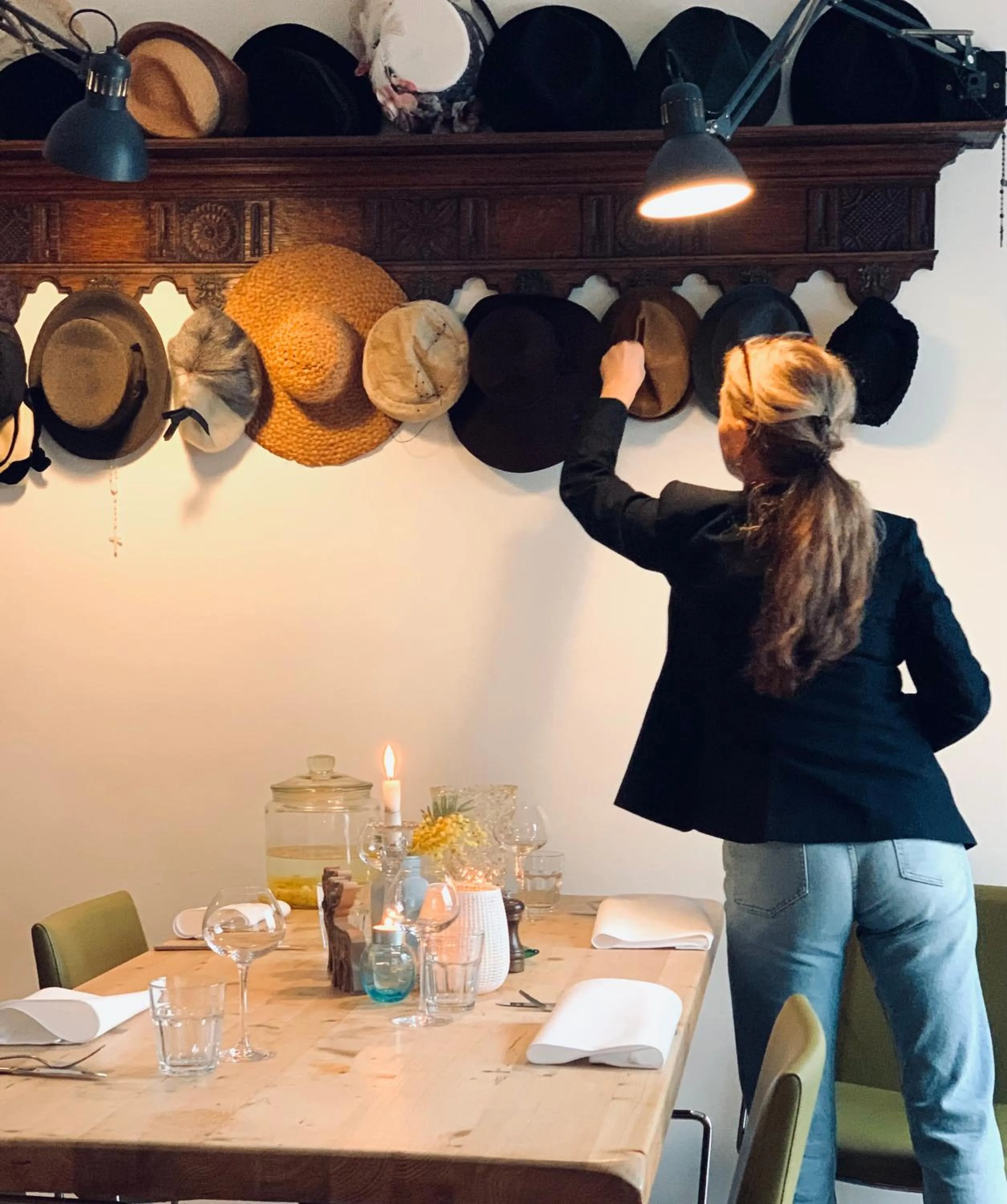 Restaurant/places to eat in Hotel Au Nom De Dieu