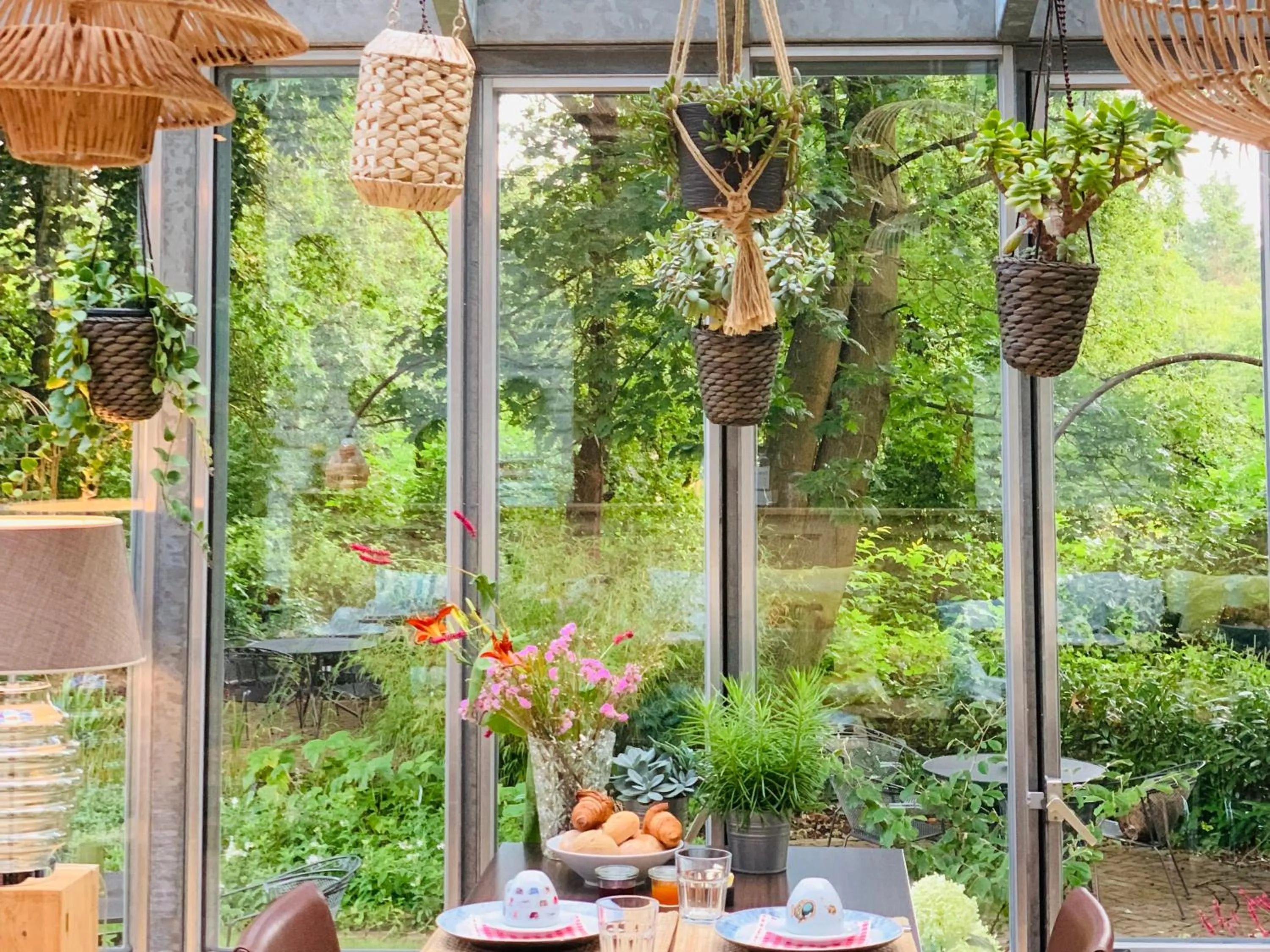 Spring in Hotel Au Nom De Dieu