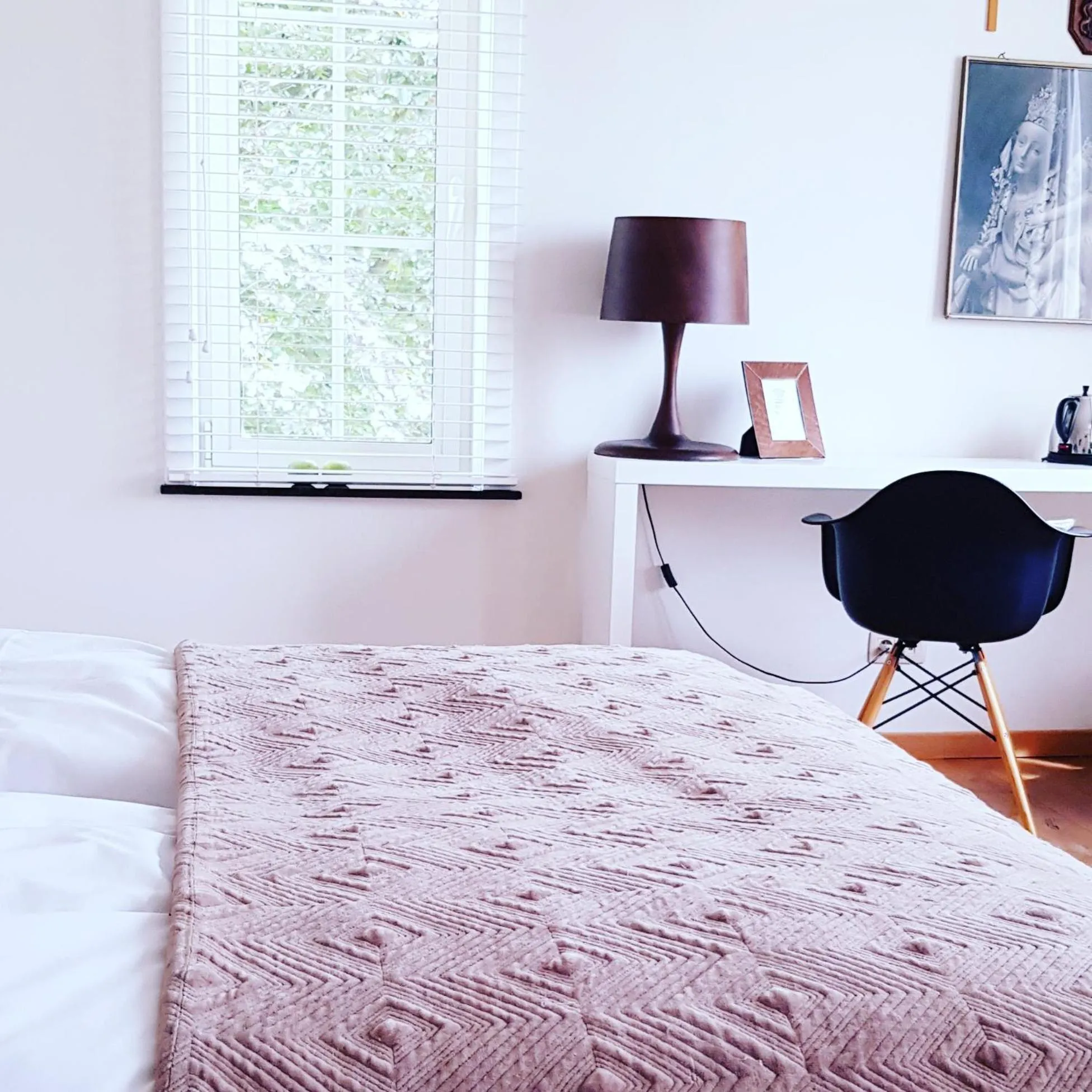 Bed in Hotel Au Nom De Dieu