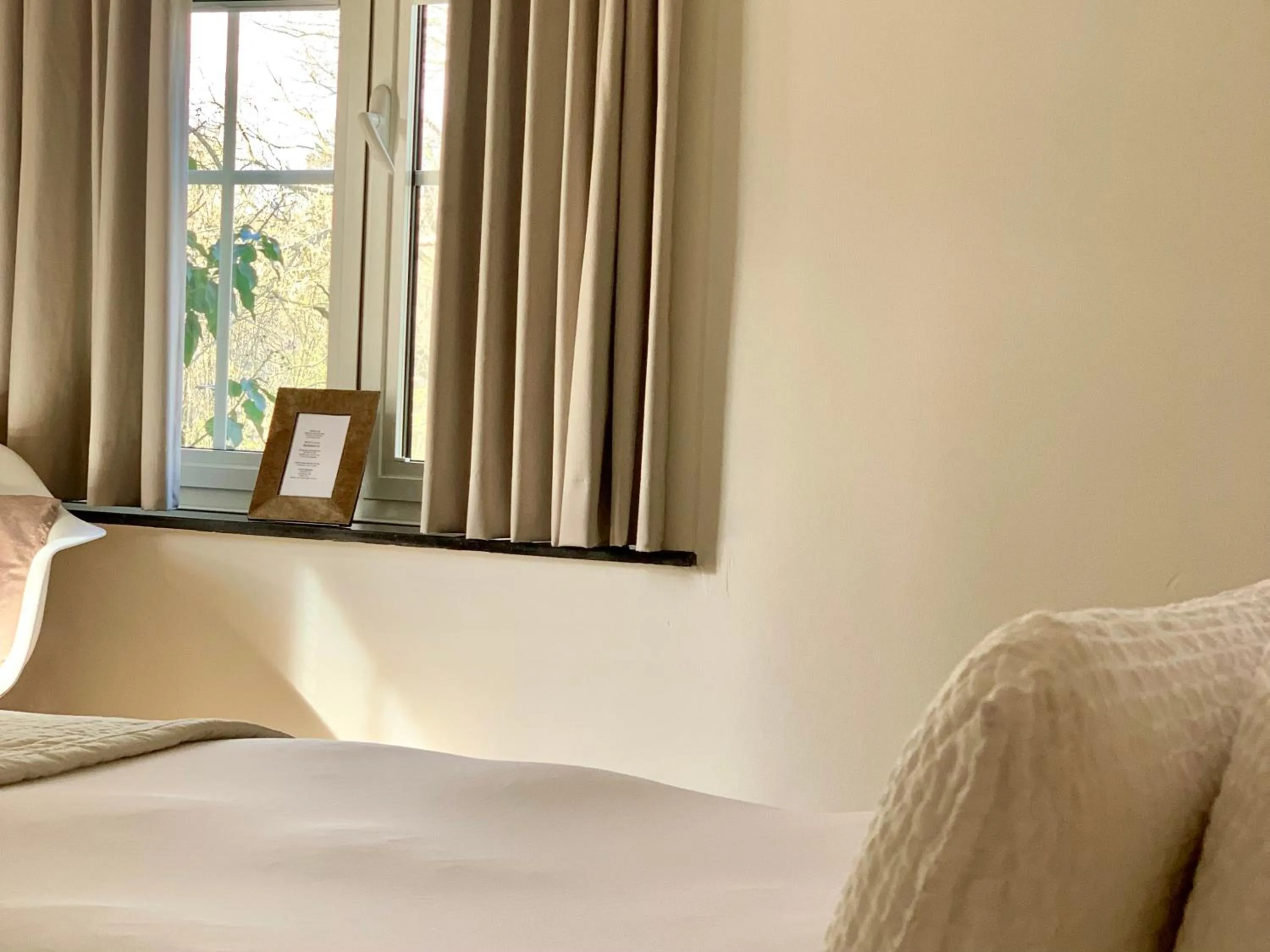 Bed in Hotel Au Nom De Dieu