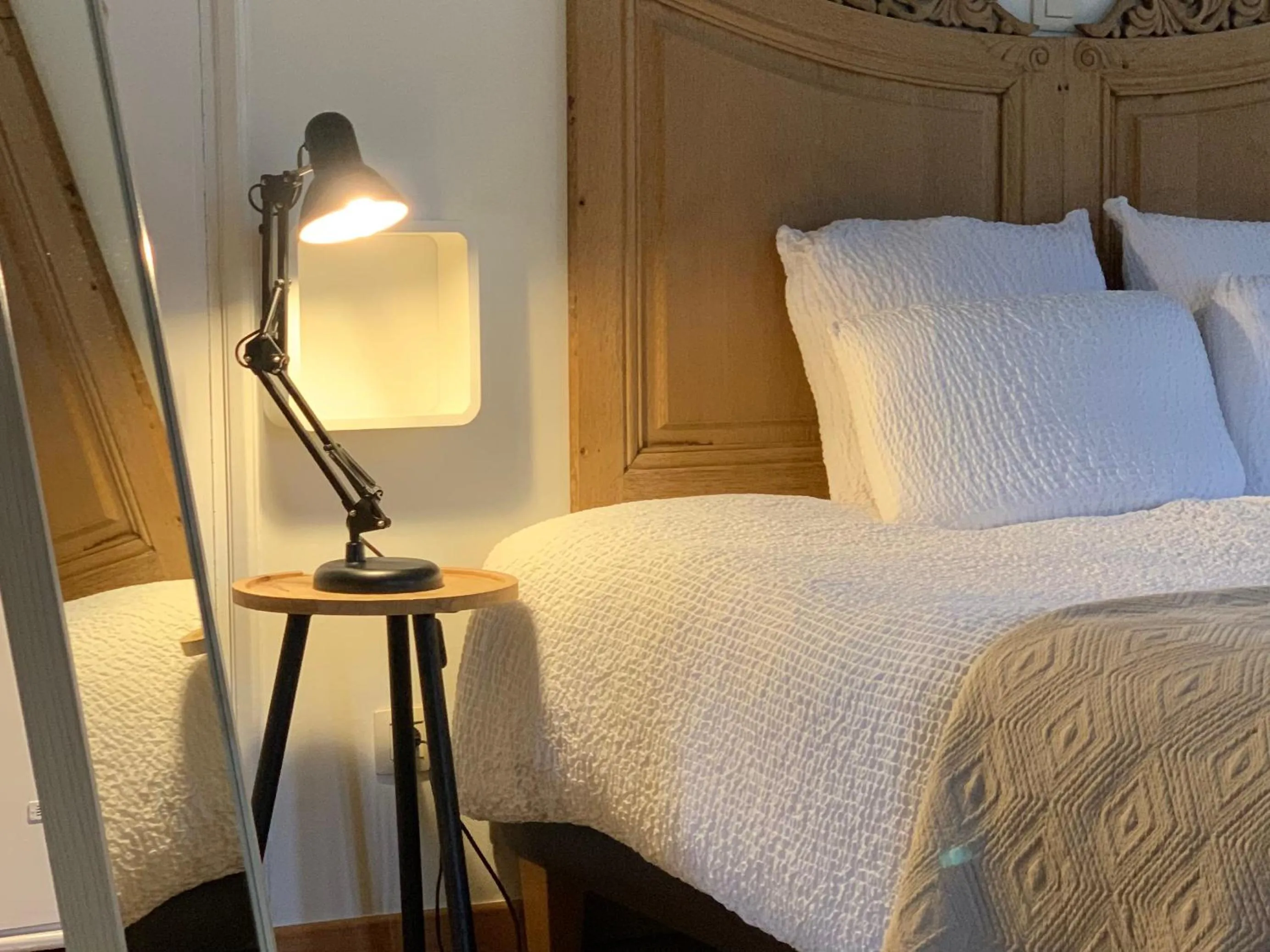 Bed in Hotel Au Nom De Dieu