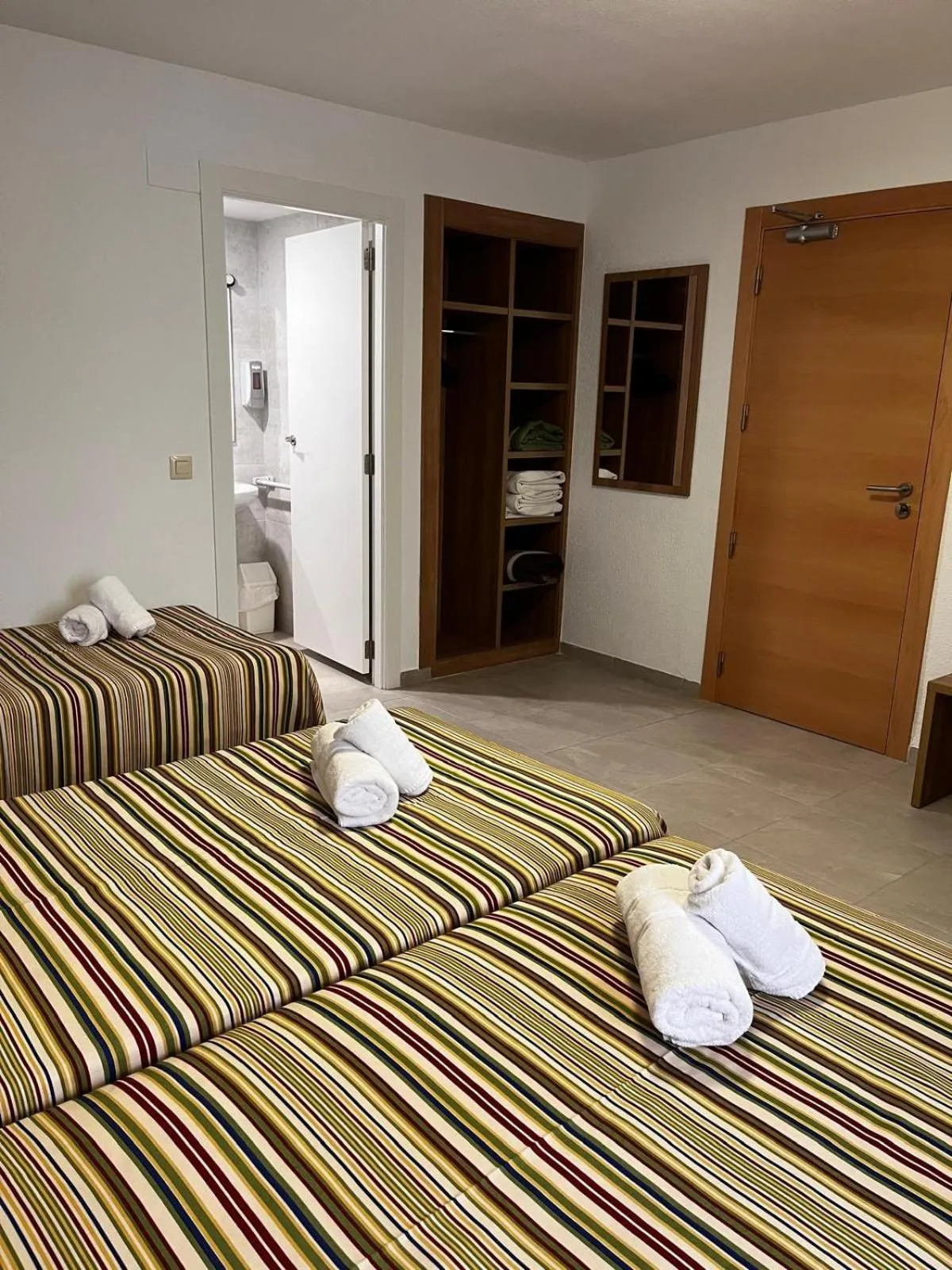 Photo of the whole room, Bed in Hotel Blason Junior