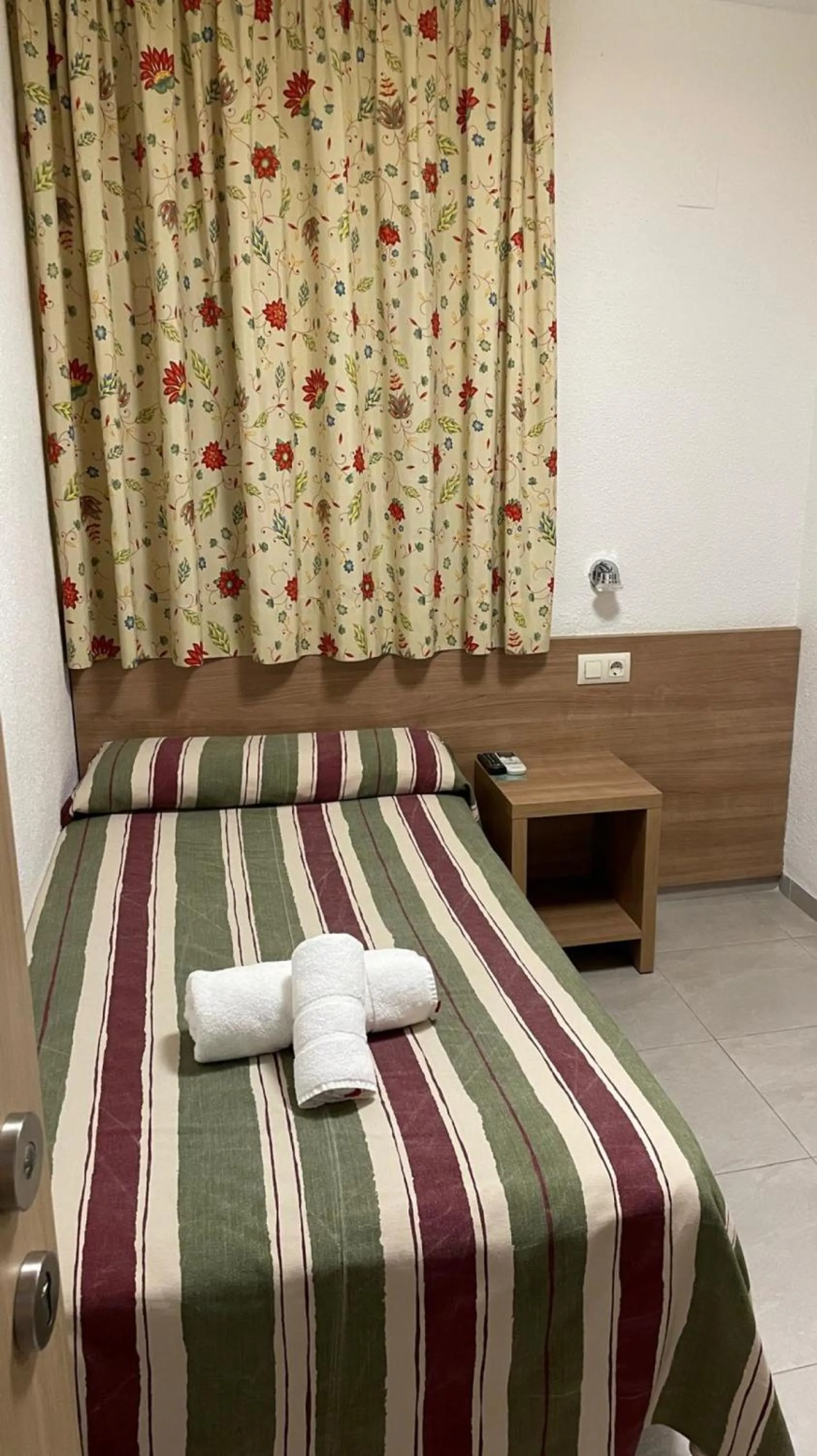 Photo of the whole room, Bed in Hotel Blason Junior